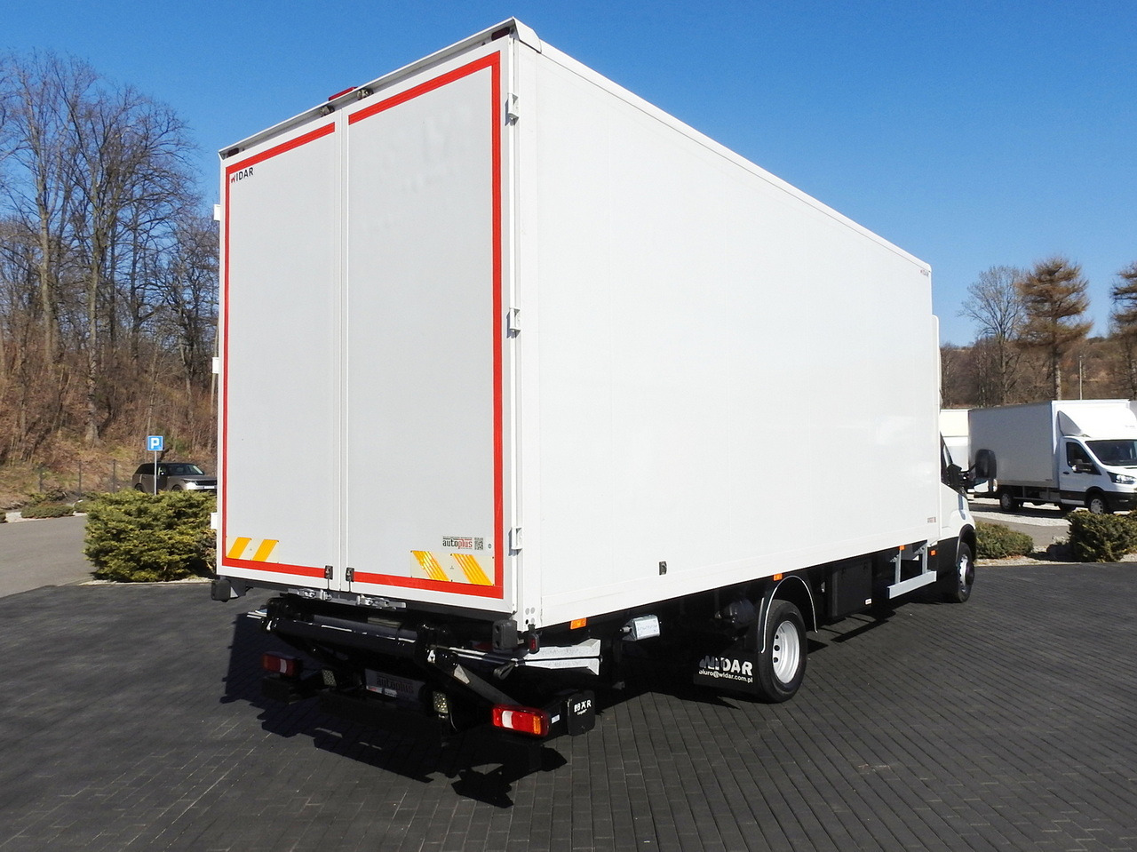 IVECO DAILY 70C18 BOX LIFT 14 PALLETS WEBASTO CRUISE CONTROL NAVIGATION LED LIGHTS TWIN WHEELS AIR CONDITIONING 180HP - Лекотоварен автомобил фургон: снимка 3 IVECO DAILY 70C18 BOX LIFT 14 PALLETS WEBASTO CRUISE CONTROL NAVIGATION LED LIGHTS TWIN WHEELS AIR CONDITIONING 180HP - Лекотоварен автомобил фургон: снимка 3