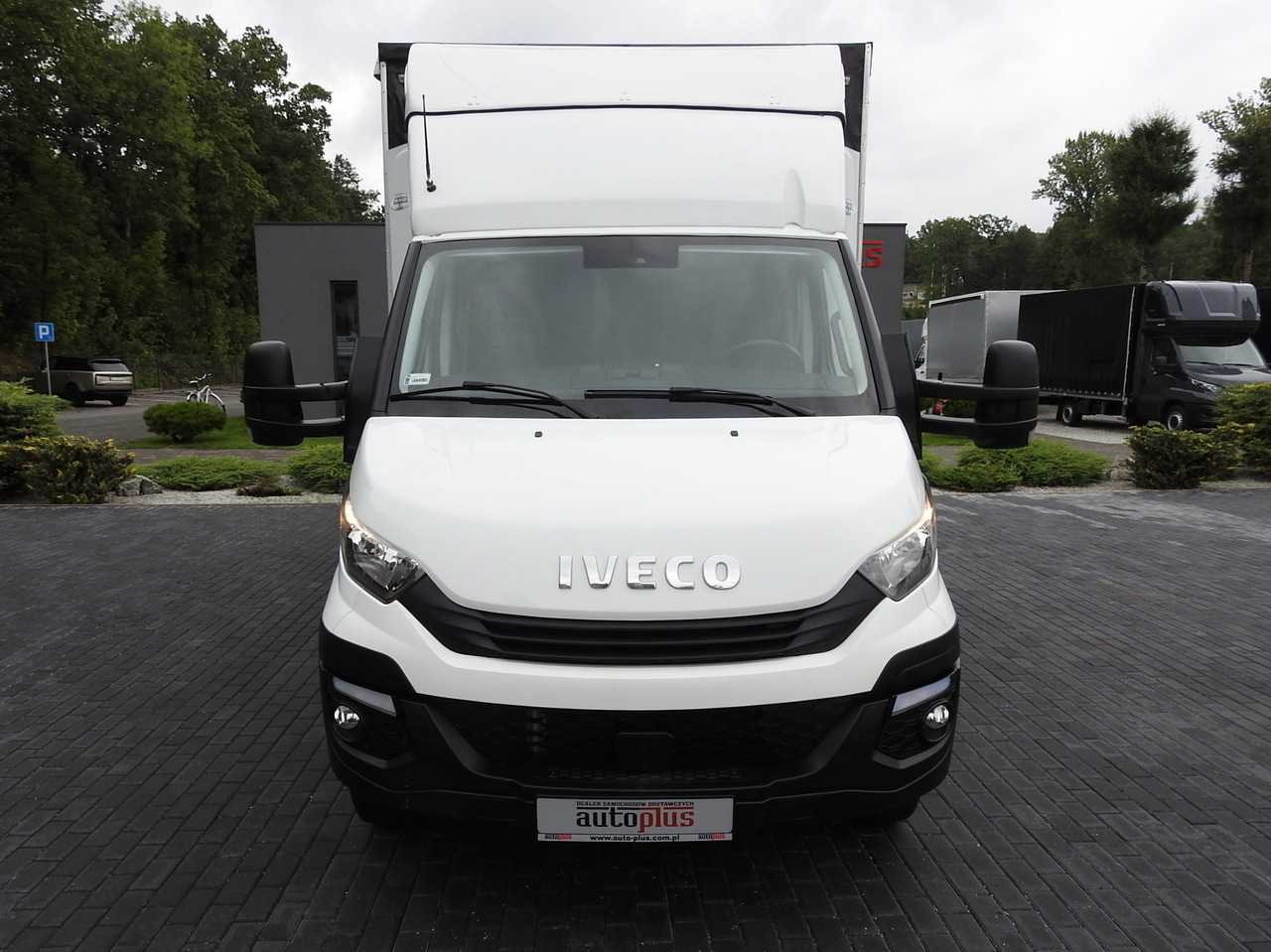 IVECO DAILY 70C18 TARPAULIN LIFT 12 PALLETS WEBASTO CRUISE CONTROL TWIN WHEELS AIR CONDITIONING  180HP - Брезентов бус: снимка 5 IVECO DAILY 70C18 TARPAULIN LIFT 12 PALLETS WEBASTO CRUISE CONTROL TWIN WHEELS AIR CONDITIONING  180HP - Брезентов бус: снимка 5