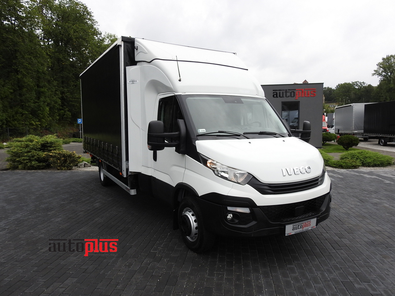 IVECO DAILY 70C18 TARPAULIN LIFT 12 PALLETS WEBASTO CRUISE CONTROL TWIN WHEELS AIR CONDITIONING 180HP - Камион с брезент: снимка 1 IVECO DAILY 70C18 TARPAULIN LIFT 12 PALLETS WEBASTO CRUISE CONTROL TWIN WHEELS AIR CONDITIONING 180HP - Камион с брезент: снимка 1