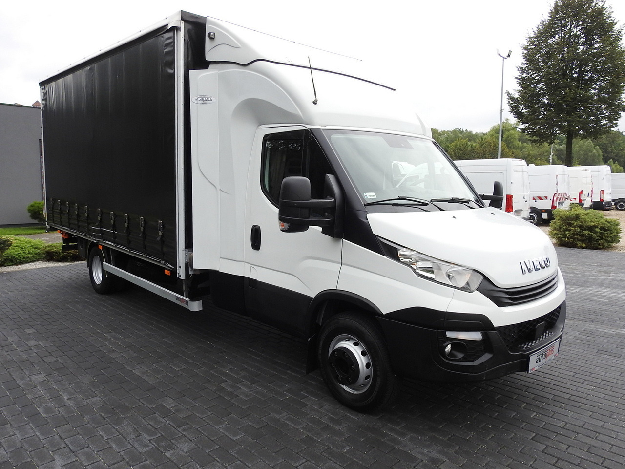IVECO DAILY 70C18 TARPAULIN LIFT 12 PALLETS WEBASTO CRUISE CONTROL TWIN WHEELS AIR CONDITIONING  180HP - Брезентов бус: снимка 4 IVECO DAILY 70C18 TARPAULIN LIFT 12 PALLETS WEBASTO CRUISE CONTROL TWIN WHEELS AIR CONDITIONING  180HP - Брезентов бус: снимка 4