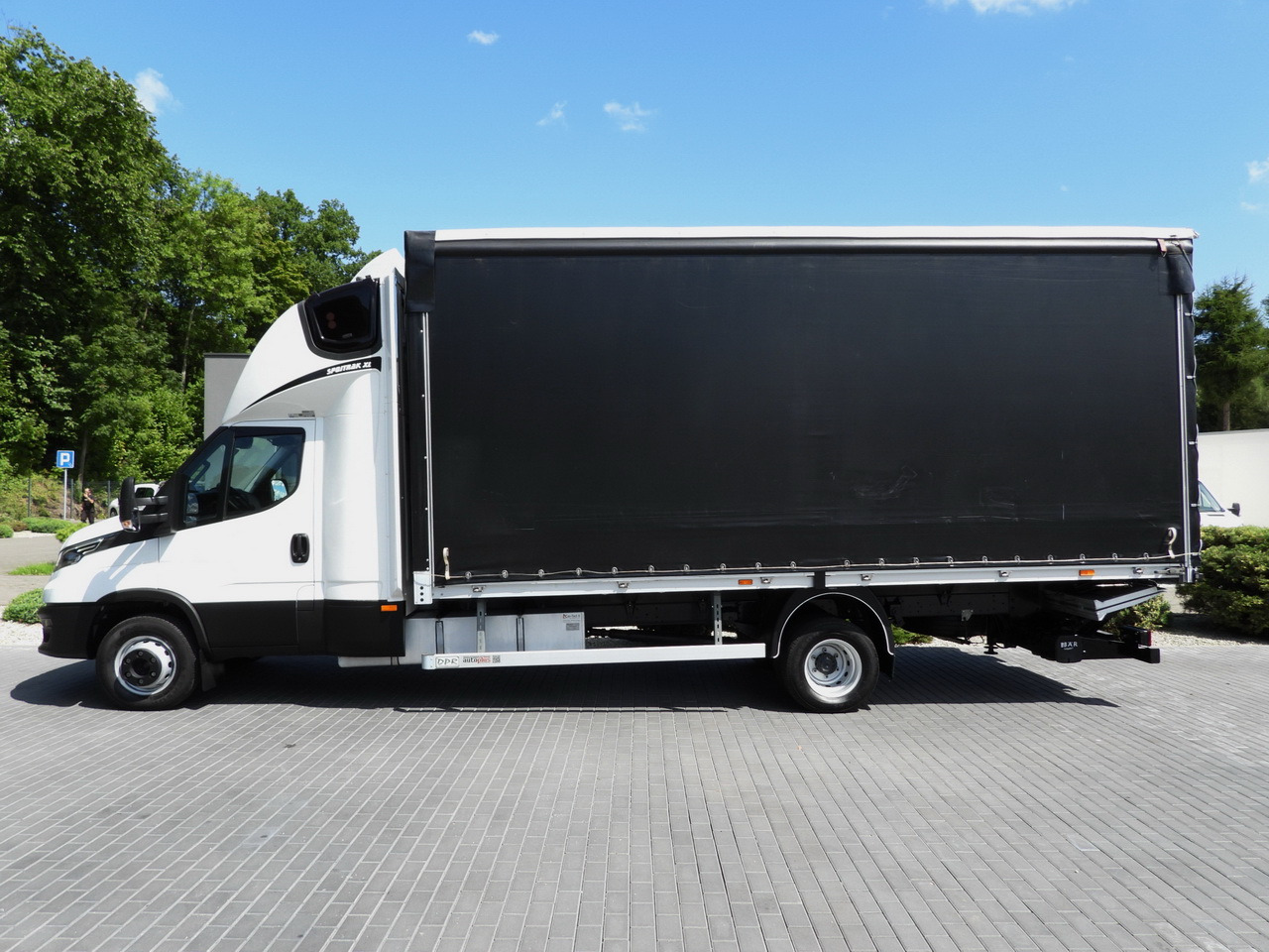 Лизинг на IVECO DAILY 70C18 TARPAULIN LIFT 14 PALLETS WEBASTO CRUISE CONTROL LED LIGHTS TWIN WHEELS AIR CONDITIONING  180HP IVECO DAILY 70C18 TARPAULIN LIFT 14 PALLETS WEBASTO CRUISE CONTROL LED LIGHTS TWIN WHEELS AIR CONDITIONING  180HP: снимка 8