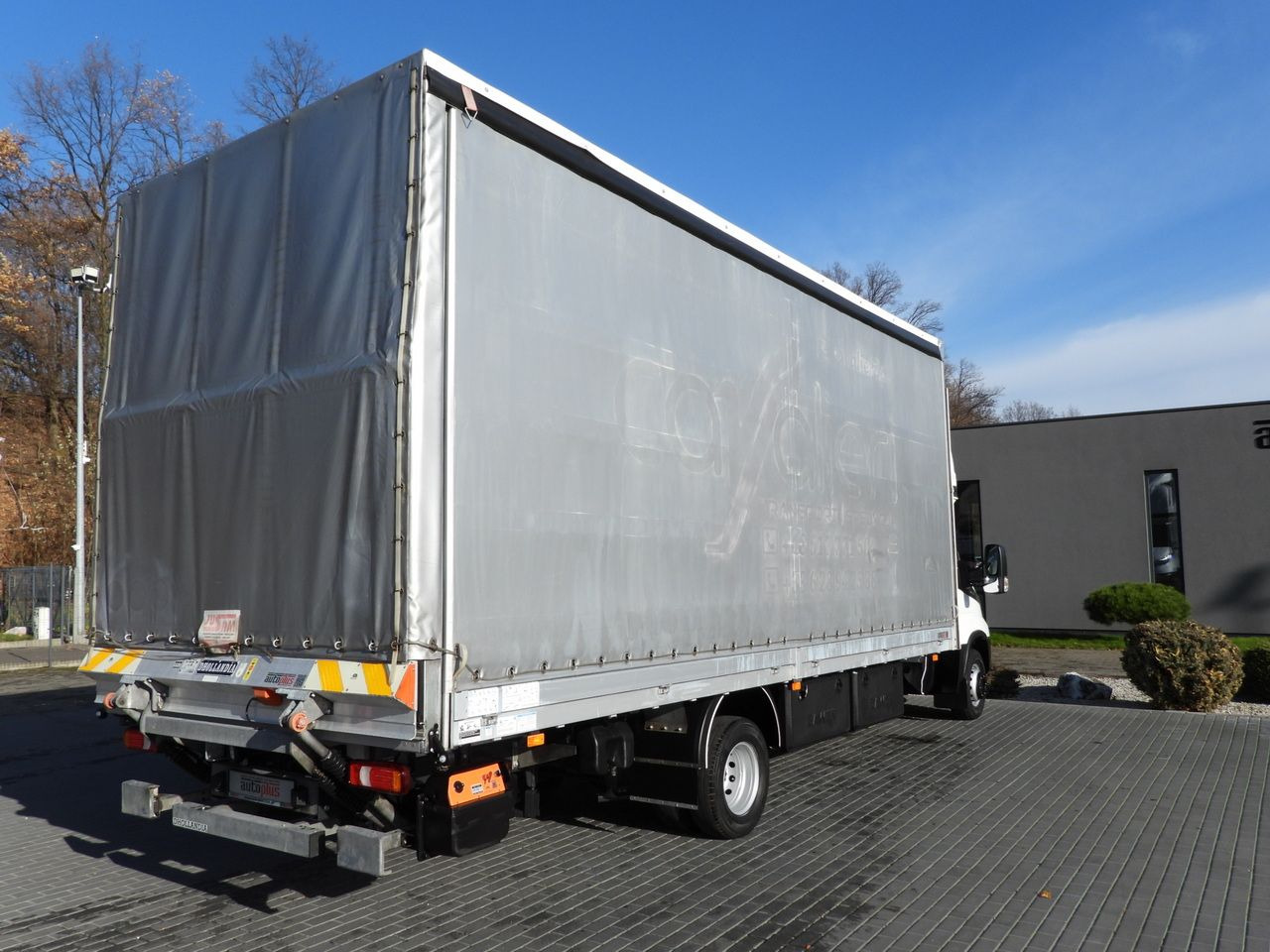 IVECO DAILY 70C18 TARPAULIN LIFT 16 PALLETS WEBASTO CRUISE CONTROL NAVIGATION LED LIGHTS PNEUMATICS AUTOMATIC TRANSMISSION HI-MATIC TWIN WHEELS AIR CONDITIONING 180HP - Брезентов бус: снимка 3 IVECO DAILY 70C18 TARPAULIN LIFT 16 PALLETS WEBASTO CRUISE CONTROL NAVIGATION LED LIGHTS PNEUMATICS AUTOMATIC TRANSMISSION HI-MATIC TWIN WHEELS AIR CONDITIONING 180HP - Брезентов бус: снимка 3
