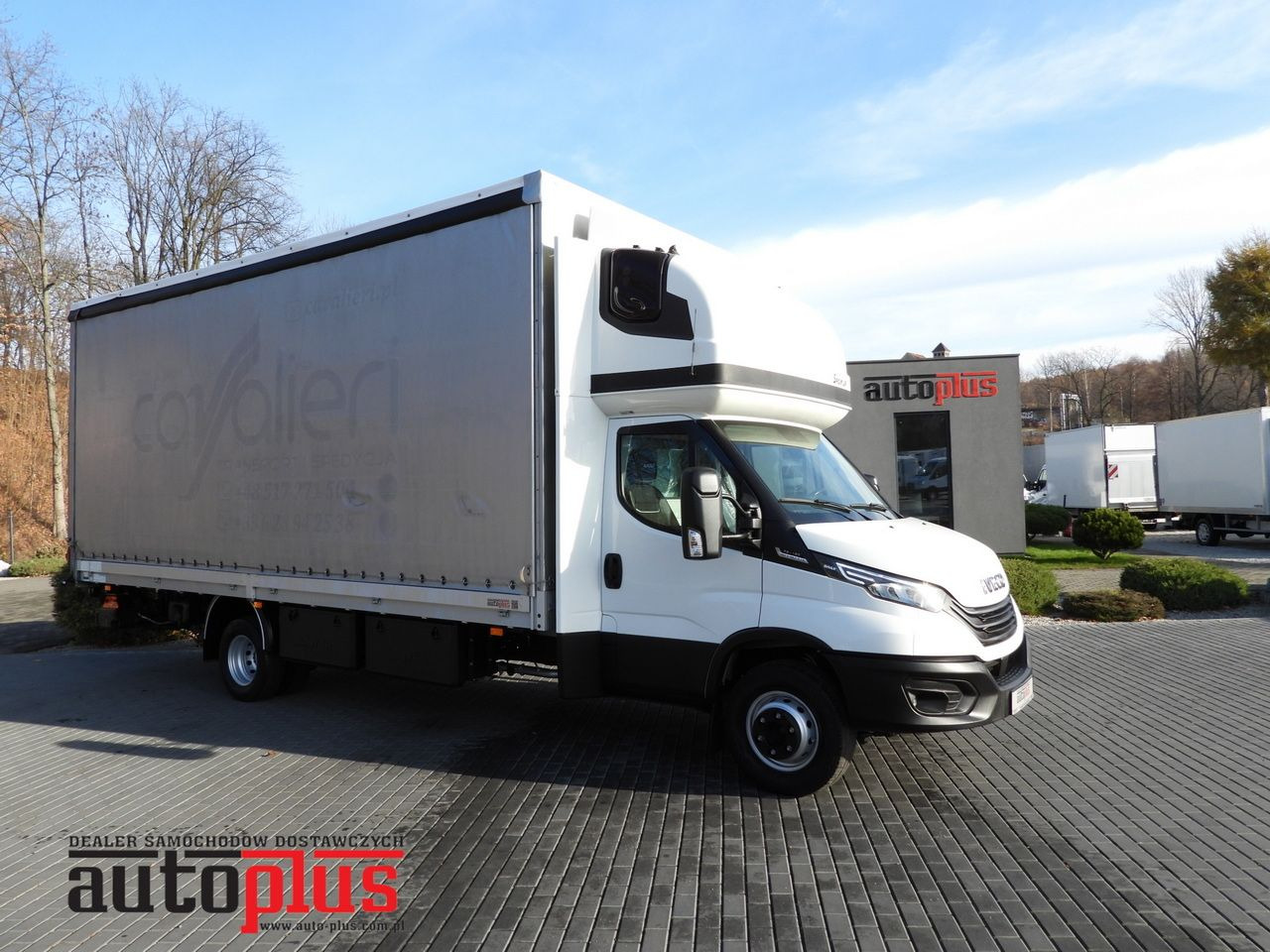 IVECO DAILY 70C18 TARPAULIN LIFT 16 PALLETS WEBASTO CRUISE CONTROL NAVIGATION LED LIGHTS PNEUMATICS AUTOMATIC TRANSMISSION HI-MATIC TWIN WHEELS AIR CONDITIONING 180HP - Брезентов бус: снимка 1 IVECO DAILY 70C18 TARPAULIN LIFT 16 PALLETS WEBASTO CRUISE CONTROL NAVIGATION LED LIGHTS PNEUMATICS AUTOMATIC TRANSMISSION HI-MATIC TWIN WHEELS AIR CONDITIONING 180HP - Брезентов бус: снимка 1