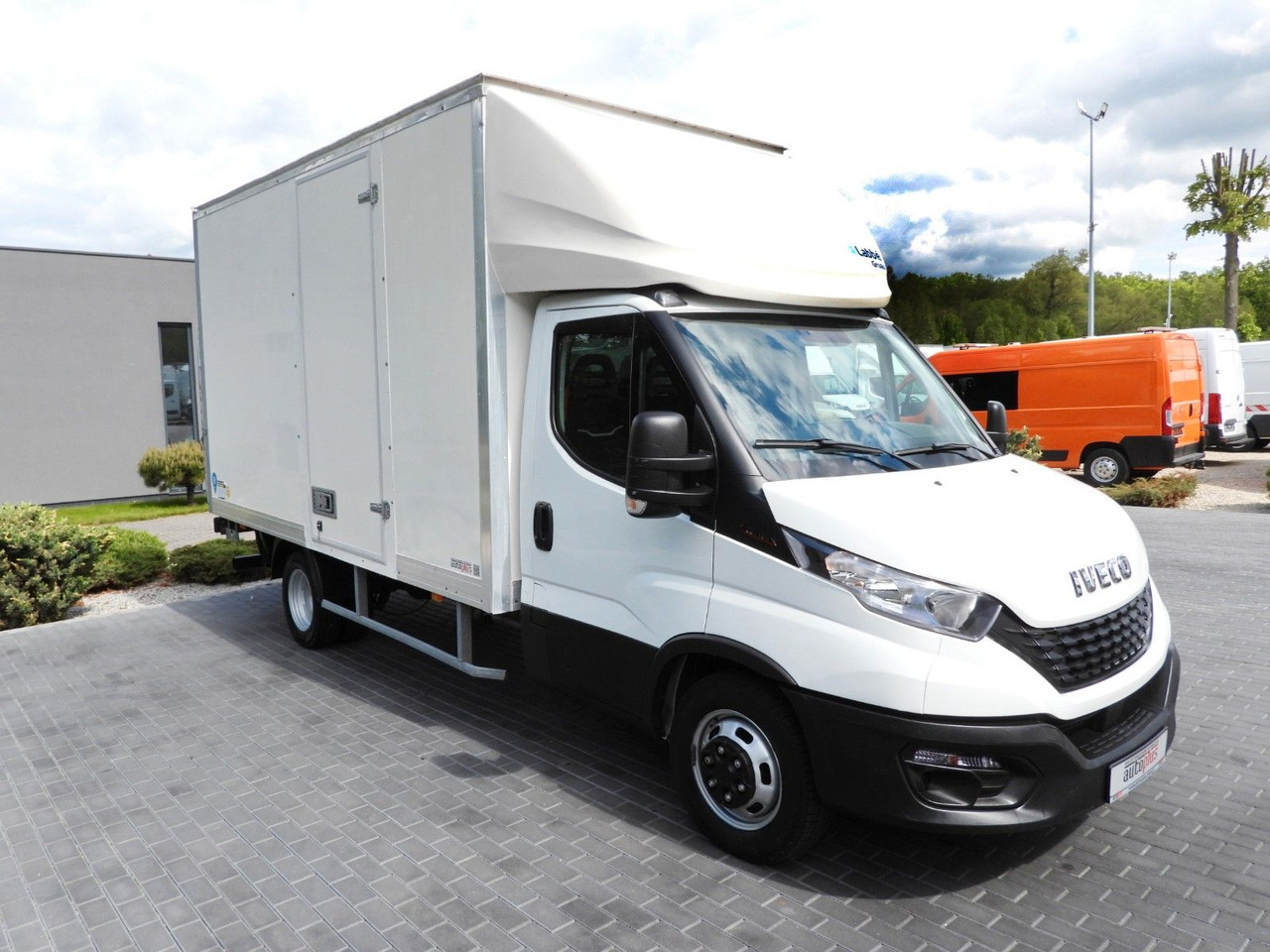 Iveco DAILY 35C16 KOFFER AUFZUG 8 PALETTEN TEMPOMAT Iveco DAILY 35C16 KOFFER AUFZUG 8 PALETTEN TEMPOMAT - Лекотоварен автомобил фургон: снимка 4 Iveco DAILY 35C16 KOFFER AUFZUG 8 PALETTEN TEMPOMAT Iveco DAILY 35C16 KOFFER AUFZUG 8 PALETTEN TEMPOMAT - Лекотоварен автомобил фургон: снимка 4