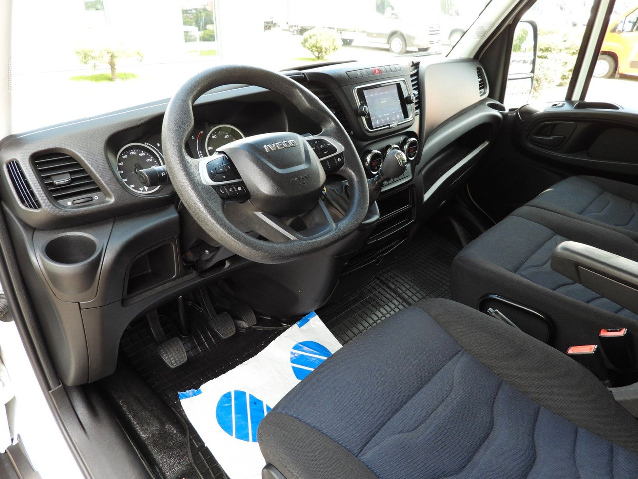 Iveco DAILY 35C16 KOFFER AUFZUG 8 PALETTEN TEMPOMAT Iveco DAILY 35C16 KOFFER AUFZUG 8 PALETTEN TEMPOMAT - Лекотоварен автомобил фургон: снимка 2 Iveco DAILY 35C16 KOFFER AUFZUG 8 PALETTEN TEMPOMAT Iveco DAILY 35C16 KOFFER AUFZUG 8 PALETTEN TEMPOMAT - Лекотоварен автомобил фургон: снимка 2