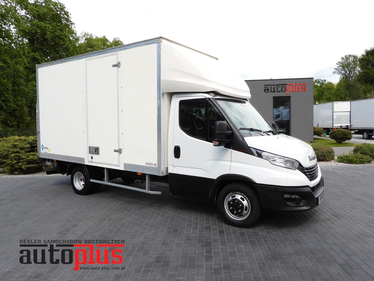 Iveco DAILY 35C16 KOFFER AUFZUG 8 PALETTEN TEMPOMAT Iveco DAILY 35C16 KOFFER AUFZUG 8 PALETTEN TEMPOMAT - Лекотоварен автомобил фургон: снимка 1 Iveco DAILY 35C16 KOFFER AUFZUG 8 PALETTEN TEMPOMAT Iveco DAILY 35C16 KOFFER AUFZUG 8 PALETTEN TEMPOMAT - Лекотоварен автомобил фургон: снимка 1