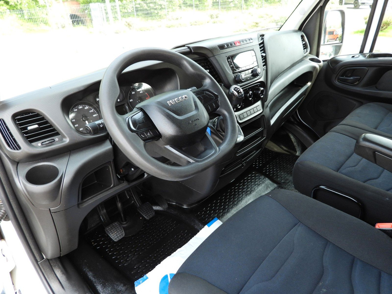 Iveco DAILY 35S12 PRITSCHE DOPPELKABINE DOKA 7 SITZE - Бордови бус, Бус с двойна кабина: снимка 2 Iveco DAILY 35S12 PRITSCHE DOPPELKABINE DOKA 7 SITZE - Бордови бус, Бус с двойна кабина: снимка 2