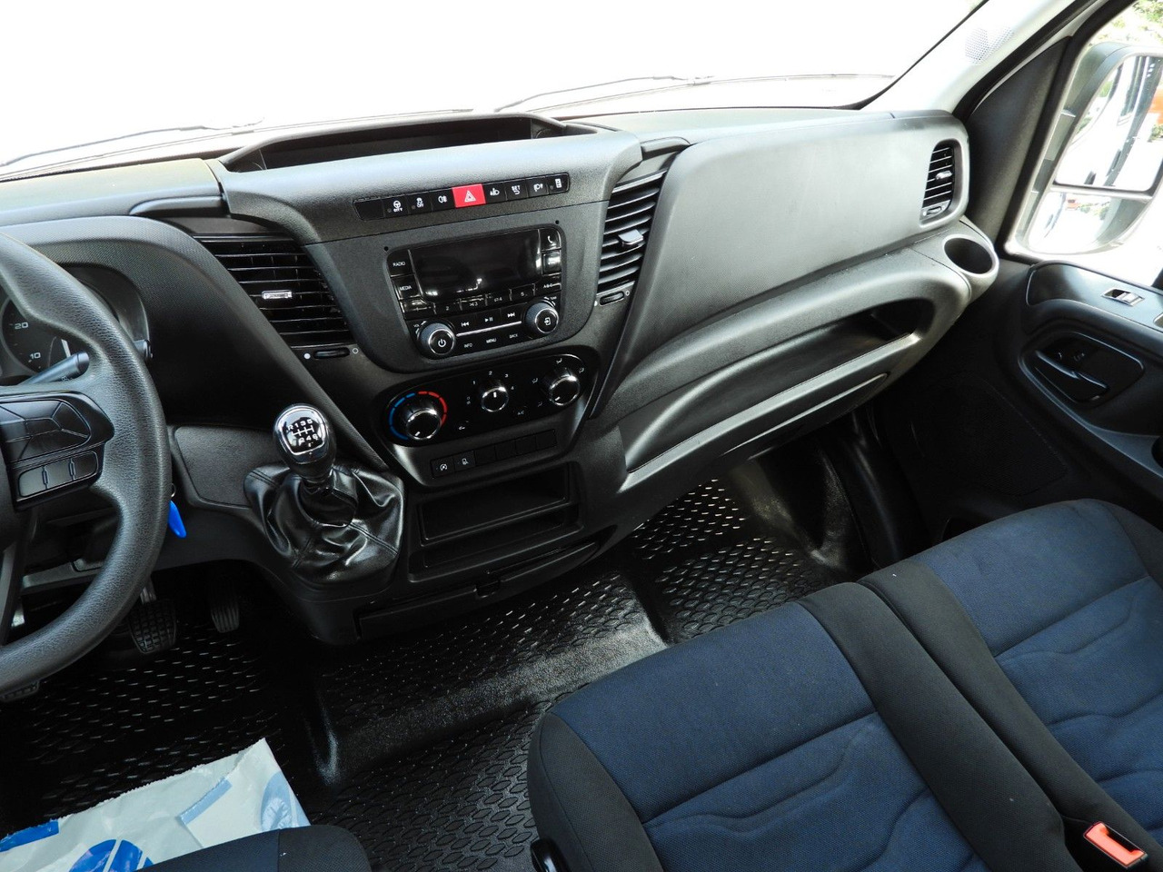 Лизинг на  Iveco DAILY 35S12 PRITSCHE DOPPELKABINE DOKA 7 SITZE Iveco DAILY 35S12 PRITSCHE DOPPELKABINE DOKA 7 SITZE: снимка 24