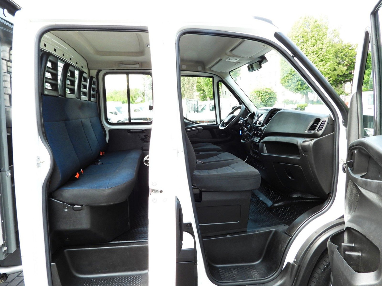 Лизинг на  Iveco DAILY 35S12 PRITSCHE DOPPELKABINE DOKA 7 SITZE Iveco DAILY 35S12 PRITSCHE DOPPELKABINE DOKA 7 SITZE: снимка 29
