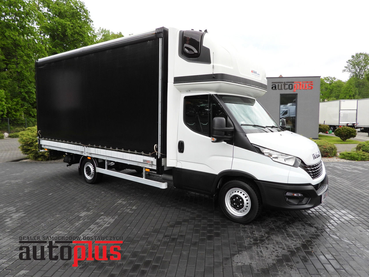 Iveco DAILY 35S18 PRITSCHE PLANE 10 PALETTEN WEBASTO - Брезентов бус: снимка 1 Iveco DAILY 35S18 PRITSCHE PLANE 10 PALETTEN WEBASTO - Брезентов бус: снимка 1