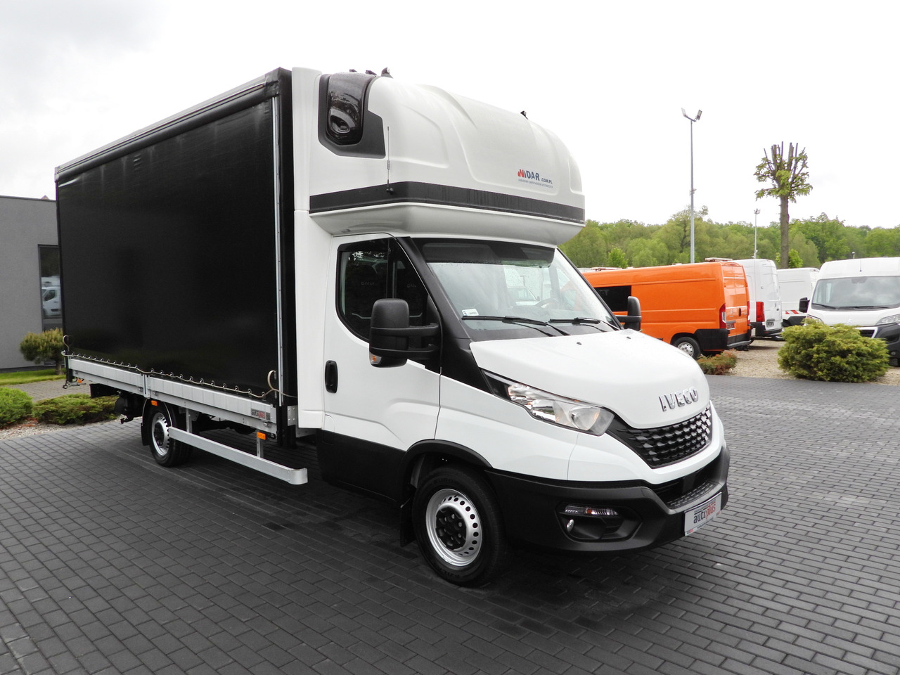 Iveco DAILY 35S18 PRITSCHE PLANE 10 PALETTEN WEBASTO - Брезентов бус: снимка 4 Iveco DAILY 35S18 PRITSCHE PLANE 10 PALETTEN WEBASTO - Брезентов бус: снимка 4
