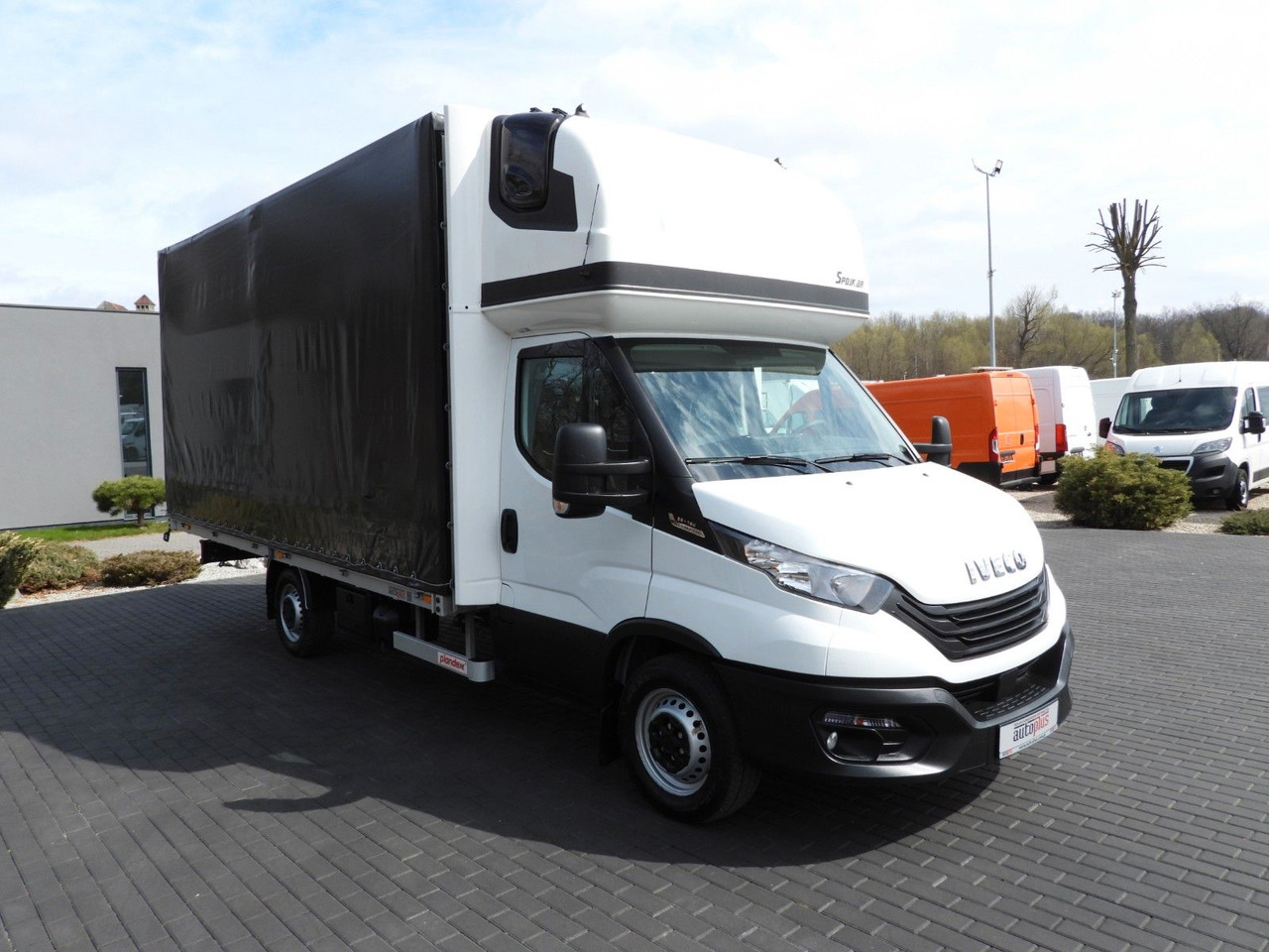 Iveco DAILY 35S18 PRITSCHE PLANE 10 PALETTEN WEBASTO - Брезентов бус: снимка 4 Iveco DAILY 35S18 PRITSCHE PLANE 10 PALETTEN WEBASTO - Брезентов бус: снимка 4