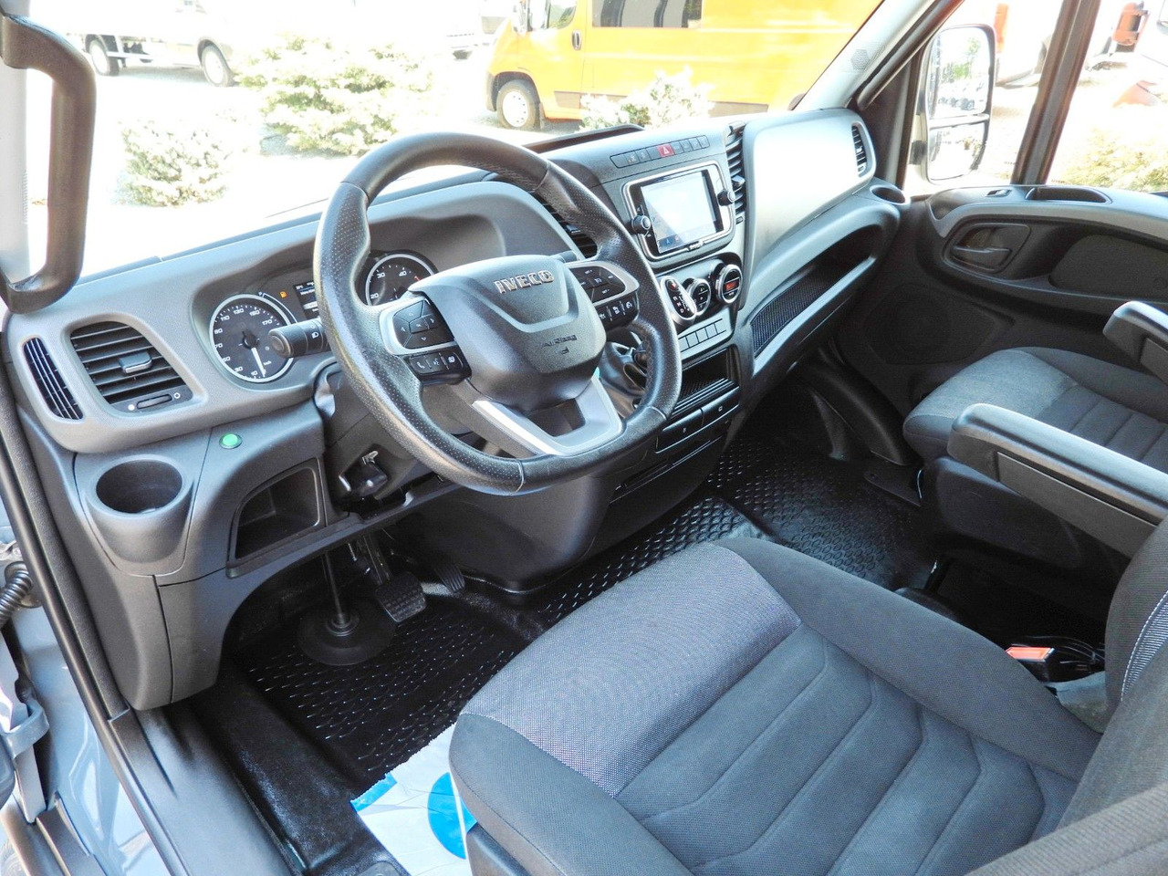 Iveco DAILY 35S18 PRITSCHE PLANE 10 PALETTEN WEBASTO - Брезентов бус, Бус с двойна кабина: снимка 2 Iveco DAILY 35S18 PRITSCHE PLANE 10 PALETTEN WEBASTO - Брезентов бус, Бус с двойна кабина: снимка 2