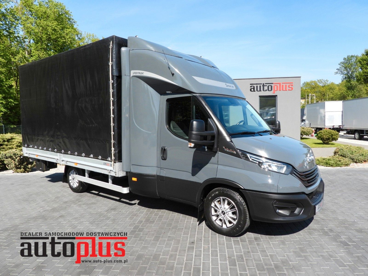 Iveco DAILY 35S18 PRITSCHE PLANE 10 PALETTEN WEBASTO - Брезентов бус, Бус с двойна кабина: снимка 1 Iveco DAILY 35S18 PRITSCHE PLANE 10 PALETTEN WEBASTO - Брезентов бус, Бус с двойна кабина: снимка 1