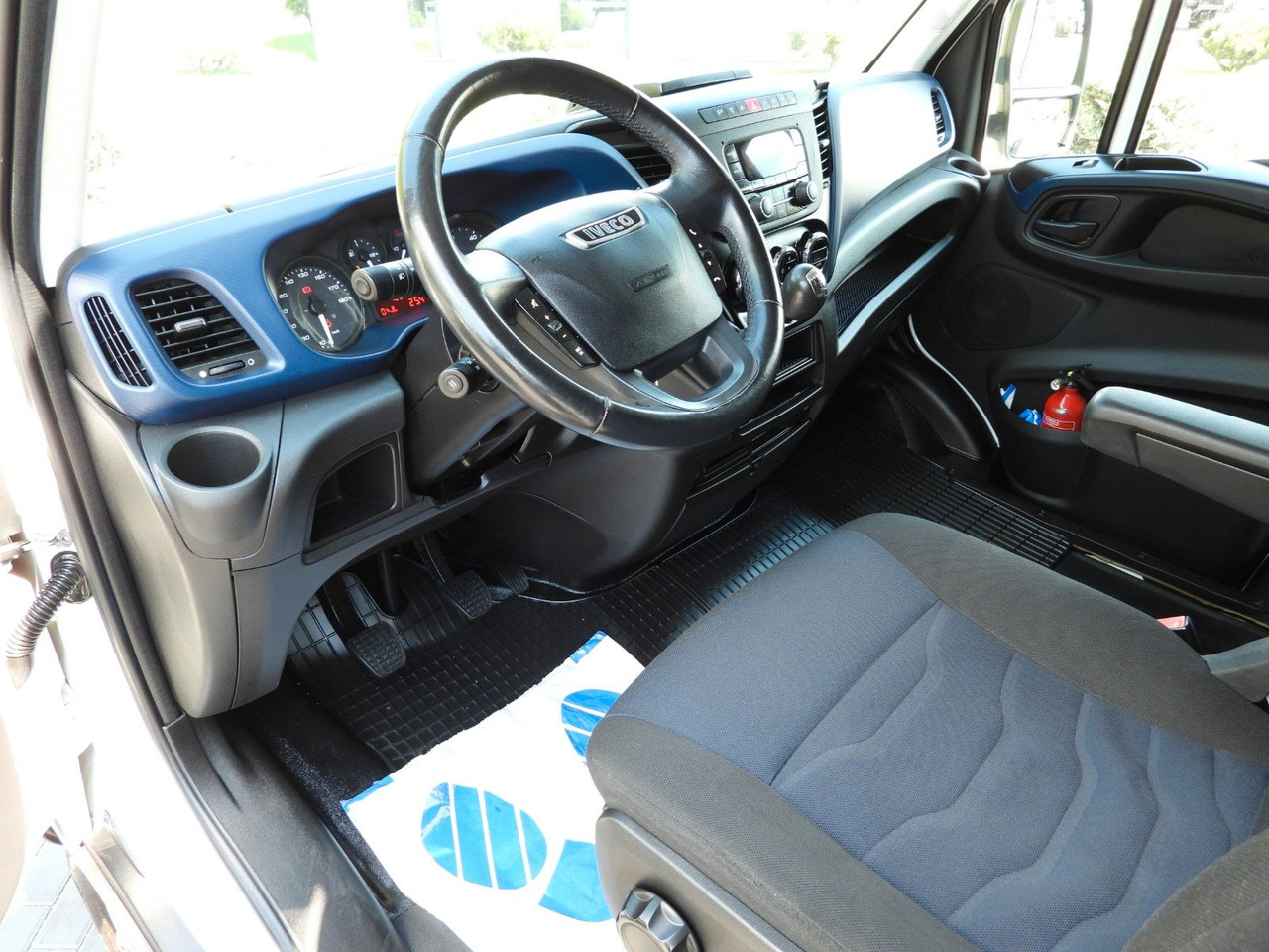 Iveco DAILY 35S18 PRITSCHE PLANE 10 PALETTEN WEBASTO - Брезентов бус, Бус с двойна кабина: снимка 2 Iveco DAILY 35S18 PRITSCHE PLANE 10 PALETTEN WEBASTO - Брезентов бус, Бус с двойна кабина: снимка 2