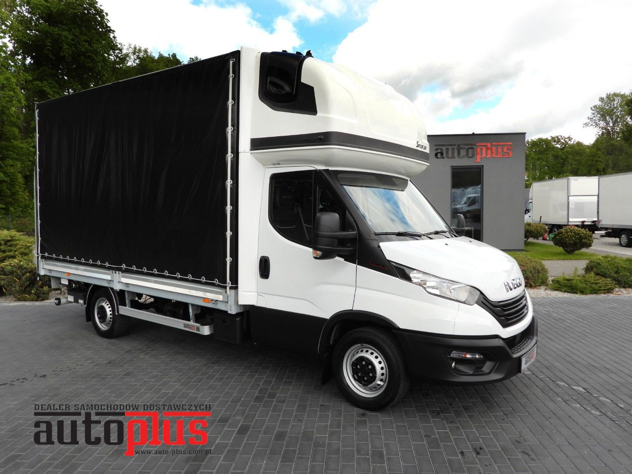 Iveco DAILY 35S18 PRITSCHE PLANE AUFZUG 8 PALETTEN - Брезентов бус: снимка 1 Iveco DAILY 35S18 PRITSCHE PLANE AUFZUG 8 PALETTEN - Брезентов бус: снимка 1
