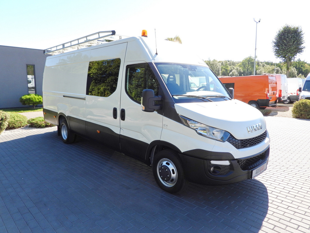 IVECO DAILY 35C17 BOX DELIVERY VAN 6 SEATS CRUISE CONTROL TWIN WHEELS AIR CONDITIONING 170HP - Лекотоварен автомобил: снимка 4 IVECO DAILY 35C17 BOX DELIVERY VAN 6 SEATS CRUISE CONTROL TWIN WHEELS AIR CONDITIONING 170HP - Лекотоварен автомобил: снимка 4