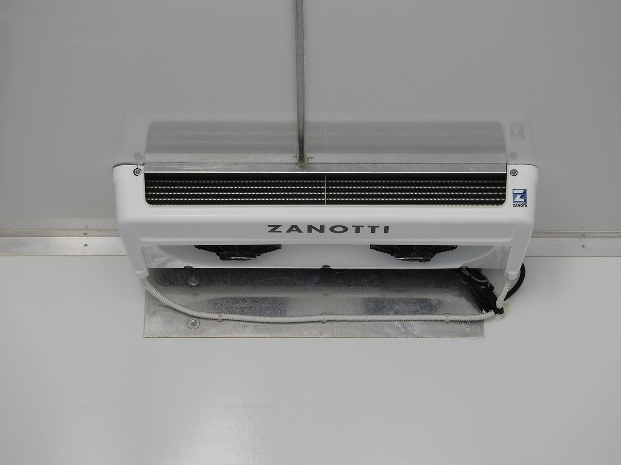 Хладилен бус MAN TGE 3.180 REGRIGERATOR BOX -5*C 8 PALLETS HEATING FUNCTION CRUISE CONTROL PNEUMATICS AIR CONDITIONING 180HP: снимка 23 Хладилен бус MAN TGE 3.180 REGRIGERATOR BOX -5*C 8 PALLETS HEATING FUNCTION CRUISE CONTROL PNEUMATICS AIR CONDITIONING 180HP: снимка 23