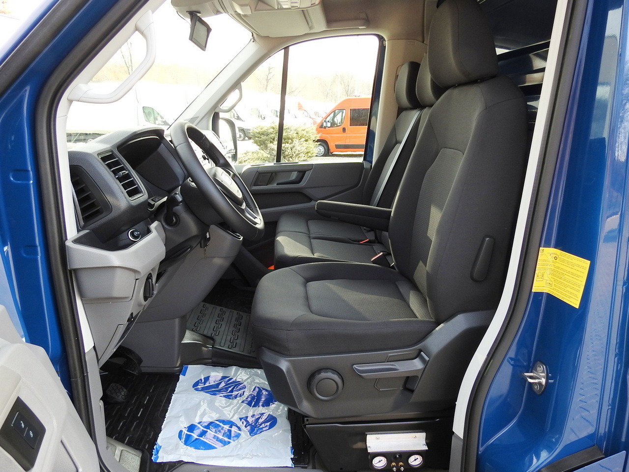 Хладилен бус MAN TGE 3.180 REGRIGERATOR BOX -5*C 8 PALLETS HEATING FUNCTION CRUISE CONTROL PNEUMATICS AIR CONDITIONING 180HP: снимка 26 Хладилен бус MAN TGE 3.180 REGRIGERATOR BOX -5*C 8 PALLETS HEATING FUNCTION CRUISE CONTROL PNEUMATICS AIR CONDITIONING 180HP: снимка 26