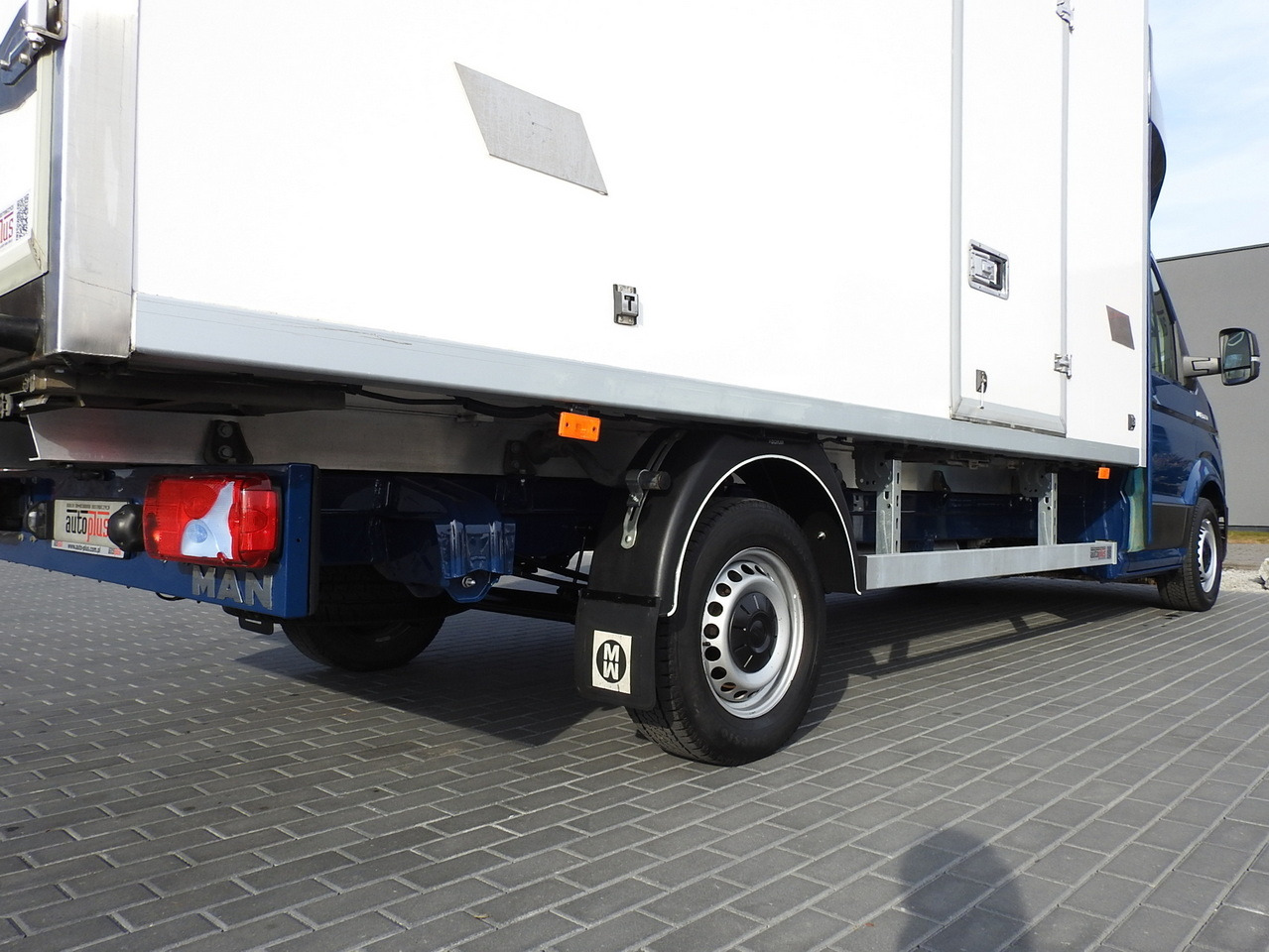 Хладилен бус MAN TGE 3.180 REGRIGERATOR BOX -5*C 8 PALLETS HEATING FUNCTION CRUISE CONTROL PNEUMATICS AIR CONDITIONING 180HP: снимка 17 Хладилен бус MAN TGE 3.180 REGRIGERATOR BOX -5*C 8 PALLETS HEATING FUNCTION CRUISE CONTROL PNEUMATICS AIR CONDITIONING 180HP: снимка 17