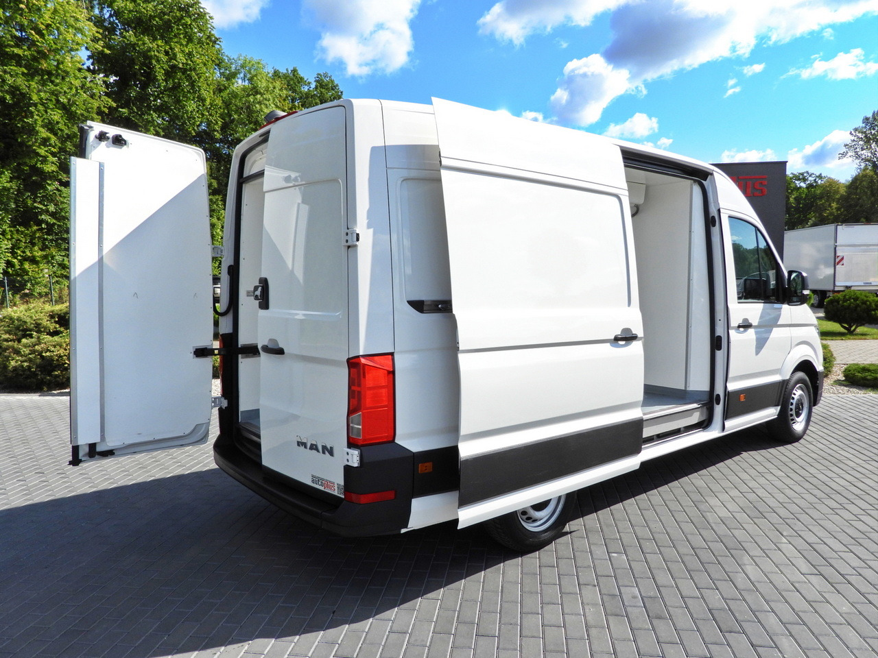 MAN TGE REFRIGERATOR VAN -5*C POWER SUPPLY 230V CRUISE CONTROL AUTOMATIC TRANSMISSION AIR CONDITIONING 180HP - Хладилен бус: снимка 3 MAN TGE REFRIGERATOR VAN -5*C POWER SUPPLY 230V CRUISE CONTROL AUTOMATIC TRANSMISSION AIR CONDITIONING 180HP - Хладилен бус: снимка 3