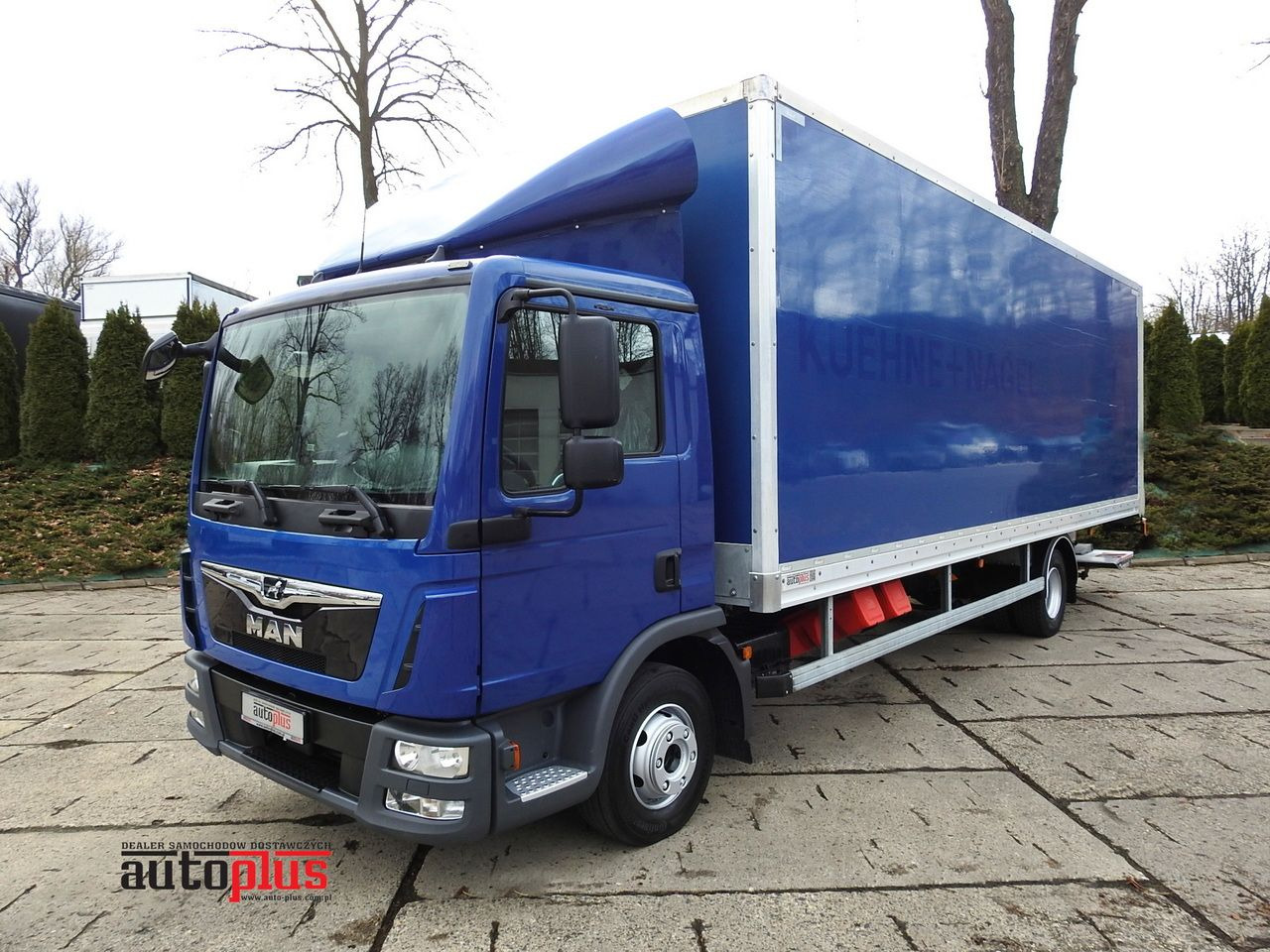 MAN TGL 12.220 BOX LIFT 18 PALLETS CRUISE CONTROLAIR CONDITIONING PNEUMATICS AUTOMATIC TWIN WHEELS 220HP - Камион фургон: снимка 1 MAN TGL 12.220 BOX LIFT 18 PALLETS CRUISE CONTROLAIR CONDITIONING PNEUMATICS AUTOMATIC TWIN WHEELS 220HP - Камион фургон: снимка 1