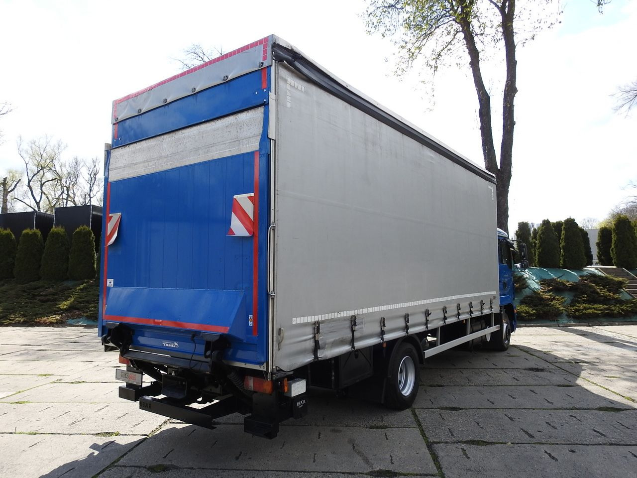 MAN TGM 15.290 TARPAULIN LIFT 18 PALLETS CRUISE CONTROL TWIN WHEELS AIR CONDITIONING 290HP - Камион с брезент: снимка 3 MAN TGM 15.290 TARPAULIN LIFT 18 PALLETS CRUISE CONTROL TWIN WHEELS AIR CONDITIONING 290HP - Камион с брезент: снимка 3
