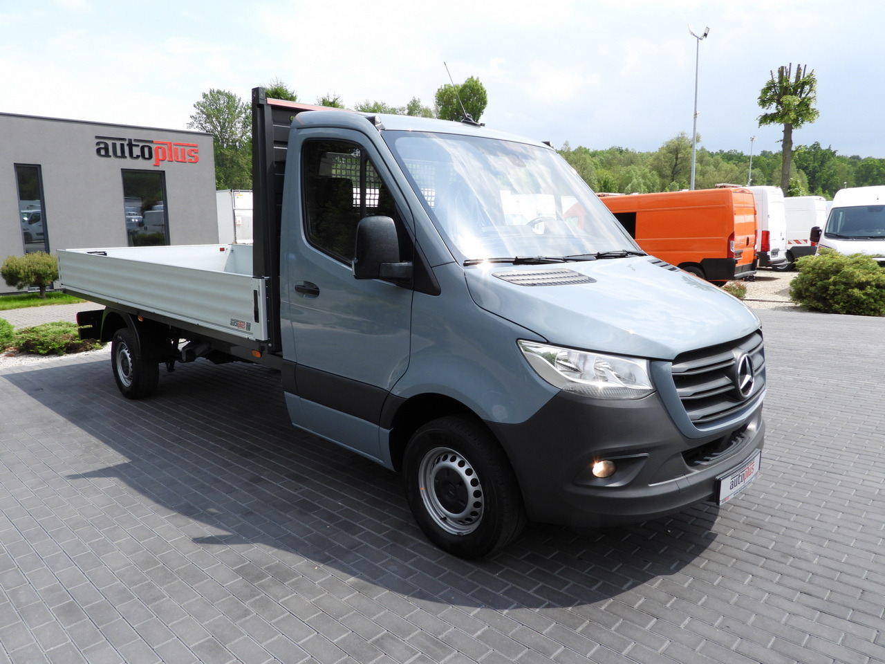 MERCEDES SPRINTER 315 STAKE BODY 8 PALLETS CRUISE CONTROL AIR CONDITIONING 150HP - Бордови бус: снимка 4 MERCEDES SPRINTER 315 STAKE BODY 8 PALLETS CRUISE CONTROL AIR CONDITIONING 150HP - Бордови бус: снимка 4