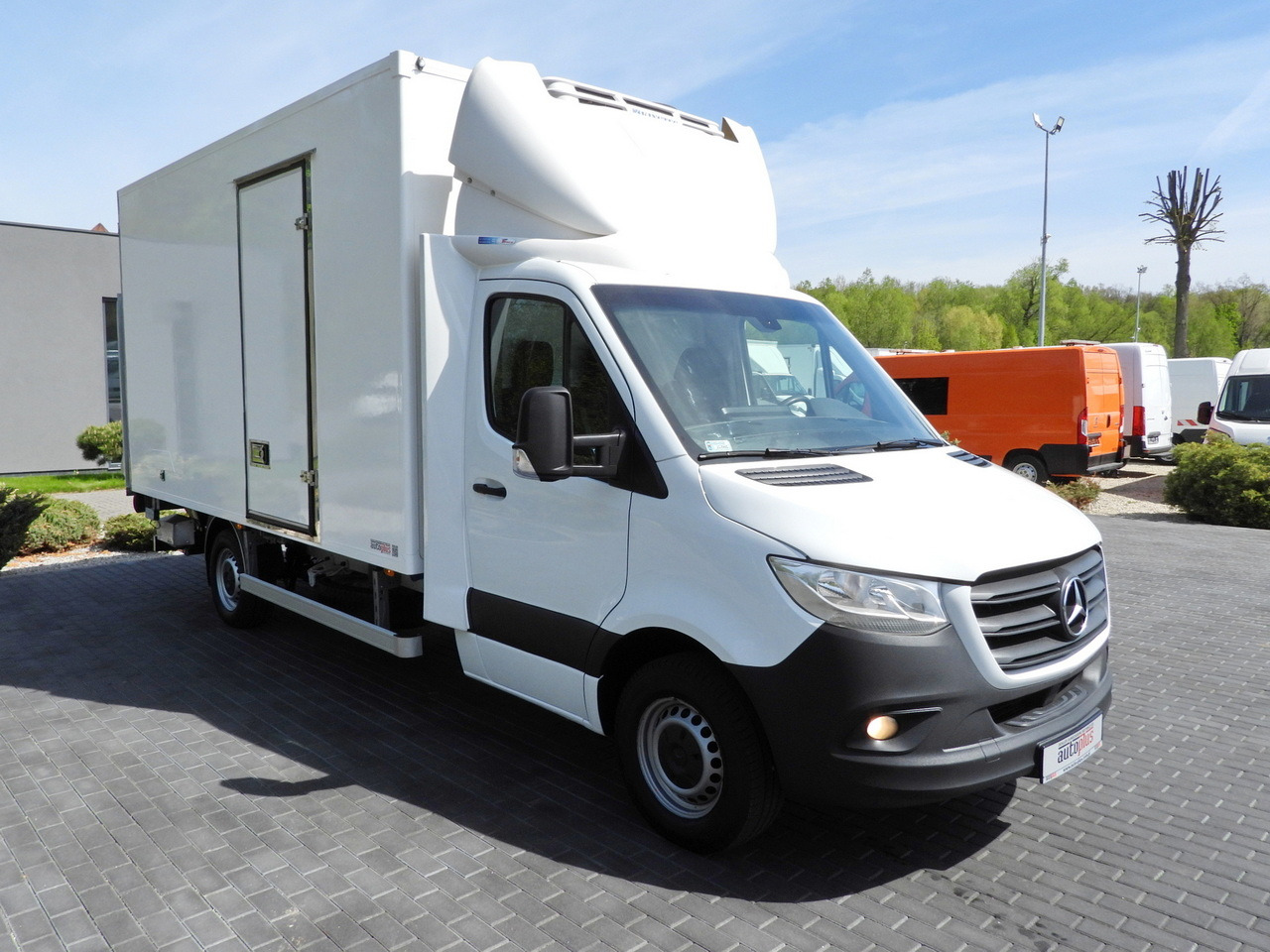 MERCEDES SPRINTER 316 REGRIGERATOR BOX 0*C LIFT 8 PALLETS CRUISE CONTROL PNEUMATICS AIR CONDITIONING 160HP - Хладилен бус: снимка 4 MERCEDES SPRINTER 316 REGRIGERATOR BOX 0*C LIFT 8 PALLETS CRUISE CONTROL PNEUMATICS AIR CONDITIONING 160HP - Хладилен бус: снимка 4