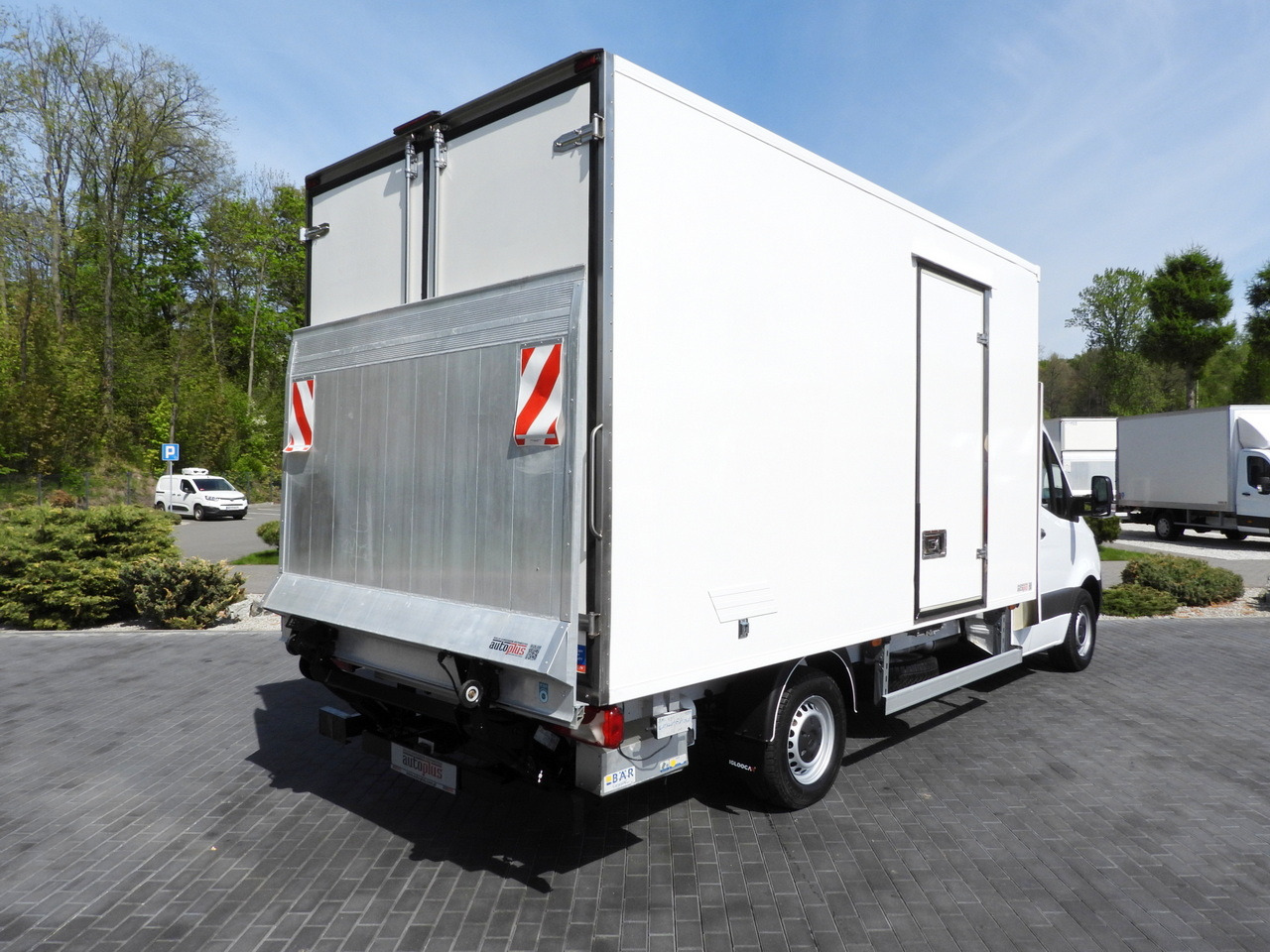 MERCEDES SPRINTER 316 REGRIGERATOR BOX 0*C LIFT 8 PALLETS CRUISE CONTROL PNEUMATICS AIR CONDITIONING 160HP - Хладилен бус: снимка 3 MERCEDES SPRINTER 316 REGRIGERATOR BOX 0*C LIFT 8 PALLETS CRUISE CONTROL PNEUMATICS AIR CONDITIONING 160HP - Хладилен бус: снимка 3