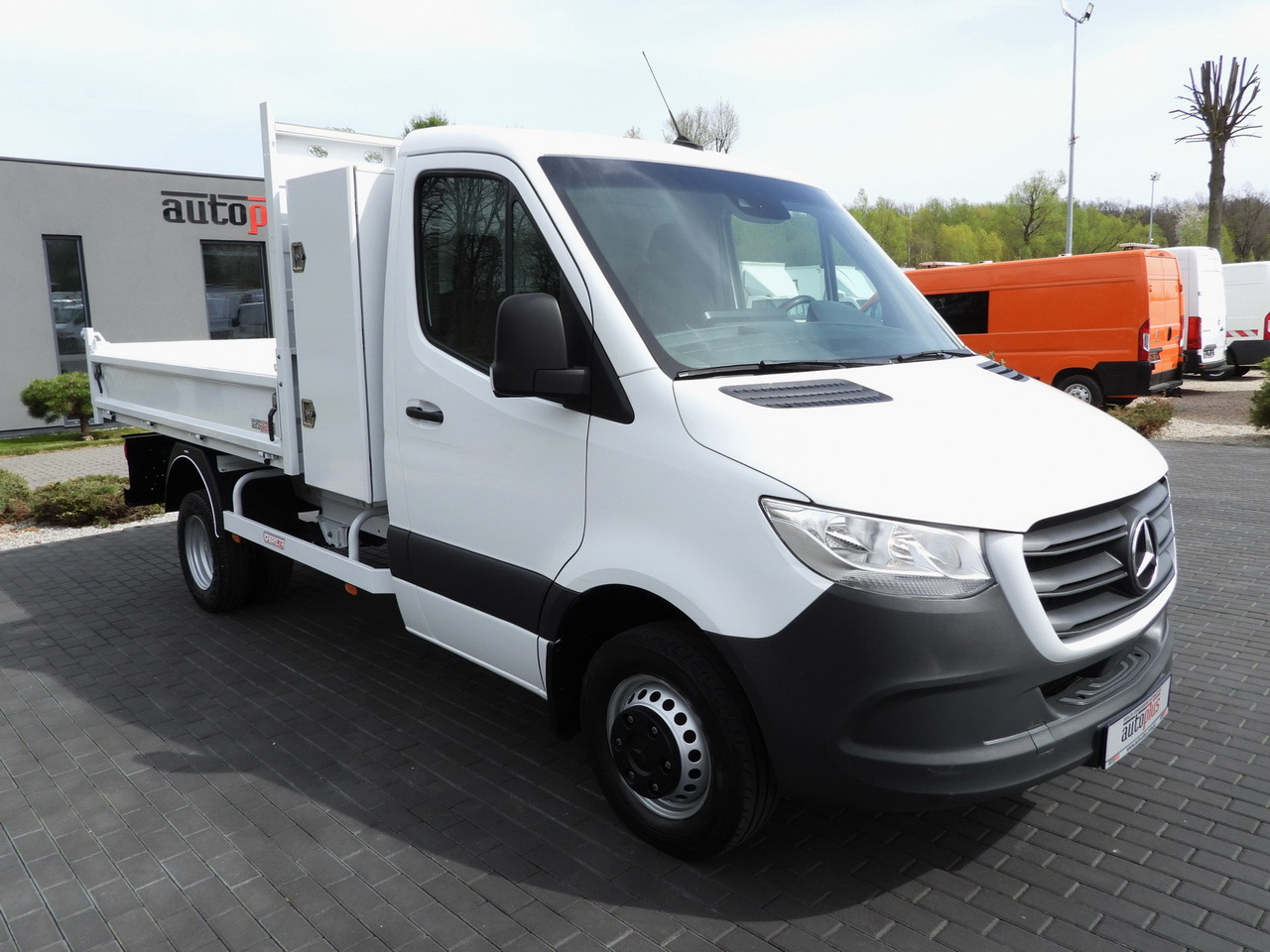 MERCEDES SPRINTER 516 TIPPER CRUISE CONTROL TWIN WHEELS AIR CONDITIONING 160HP - Бус самосвал: снимка 4 MERCEDES SPRINTER 516 TIPPER CRUISE CONTROL TWIN WHEELS AIR CONDITIONING 160HP - Бус самосвал: снимка 4