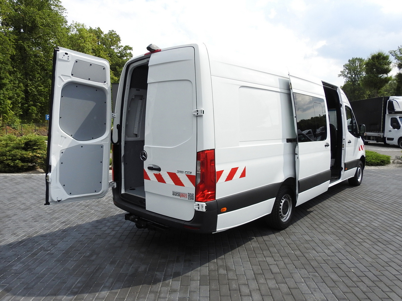 MERCEDES SPRINTER BOX DELIVERY VAN 5 SEATS CRUISE CONTROL NAVIGATION AIR CONDITIONING AUTOMATIC TRANSMISSION 160HP - Товарен бус: снимка 3 MERCEDES SPRINTER BOX DELIVERY VAN 5 SEATS CRUISE CONTROL NAVIGATION AIR CONDITIONING AUTOMATIC TRANSMISSION 160HP - Товарен бус: снимка 3