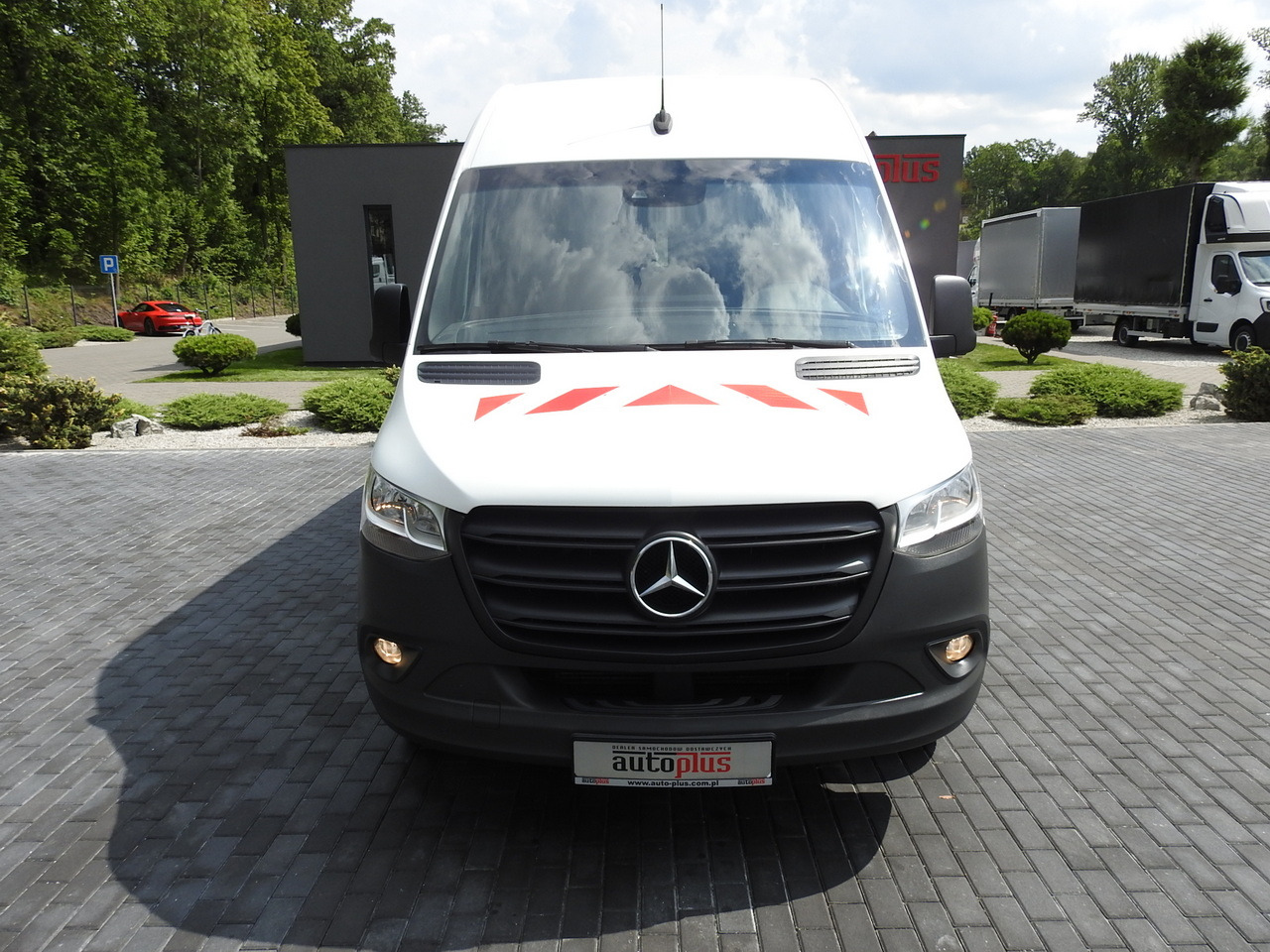 MERCEDES SPRINTER BOX DELIVERY VAN 5 SEATS CRUISE CONTROL NAVIGATION AIR CONDITIONING AUTOMATIC TRANSMISSION 160HP - Товарен бус: снимка 5 MERCEDES SPRINTER BOX DELIVERY VAN 5 SEATS CRUISE CONTROL NAVIGATION AIR CONDITIONING AUTOMATIC TRANSMISSION 160HP - Товарен бус: снимка 5