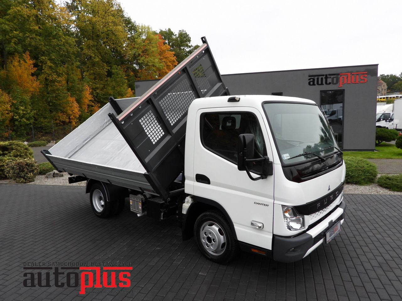 MITSUBISHI CANTER FUSO 3C15 THREE-WAY TIPPER 3 SEATS LED LIGHTS TWIN WHEELS 150HP - Бус самосвал: снимка 1 MITSUBISHI CANTER FUSO 3C15 THREE-WAY TIPPER 3 SEATS LED LIGHTS TWIN WHEELS 150HP - Бус самосвал: снимка 1