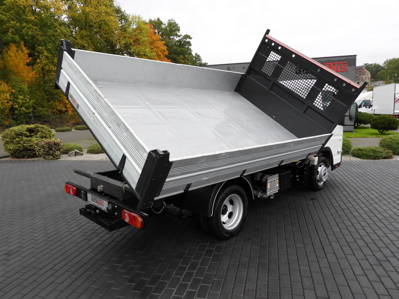 MITSUBISHI CANTER FUSO 3C15 THREE-WAY TIPPER 3 SEATS LED LIGHTS TWIN WHEELS 150HP - Бус самосвал: снимка 3 MITSUBISHI CANTER FUSO 3C15 THREE-WAY TIPPER 3 SEATS LED LIGHTS TWIN WHEELS 150HP - Бус самосвал: снимка 3