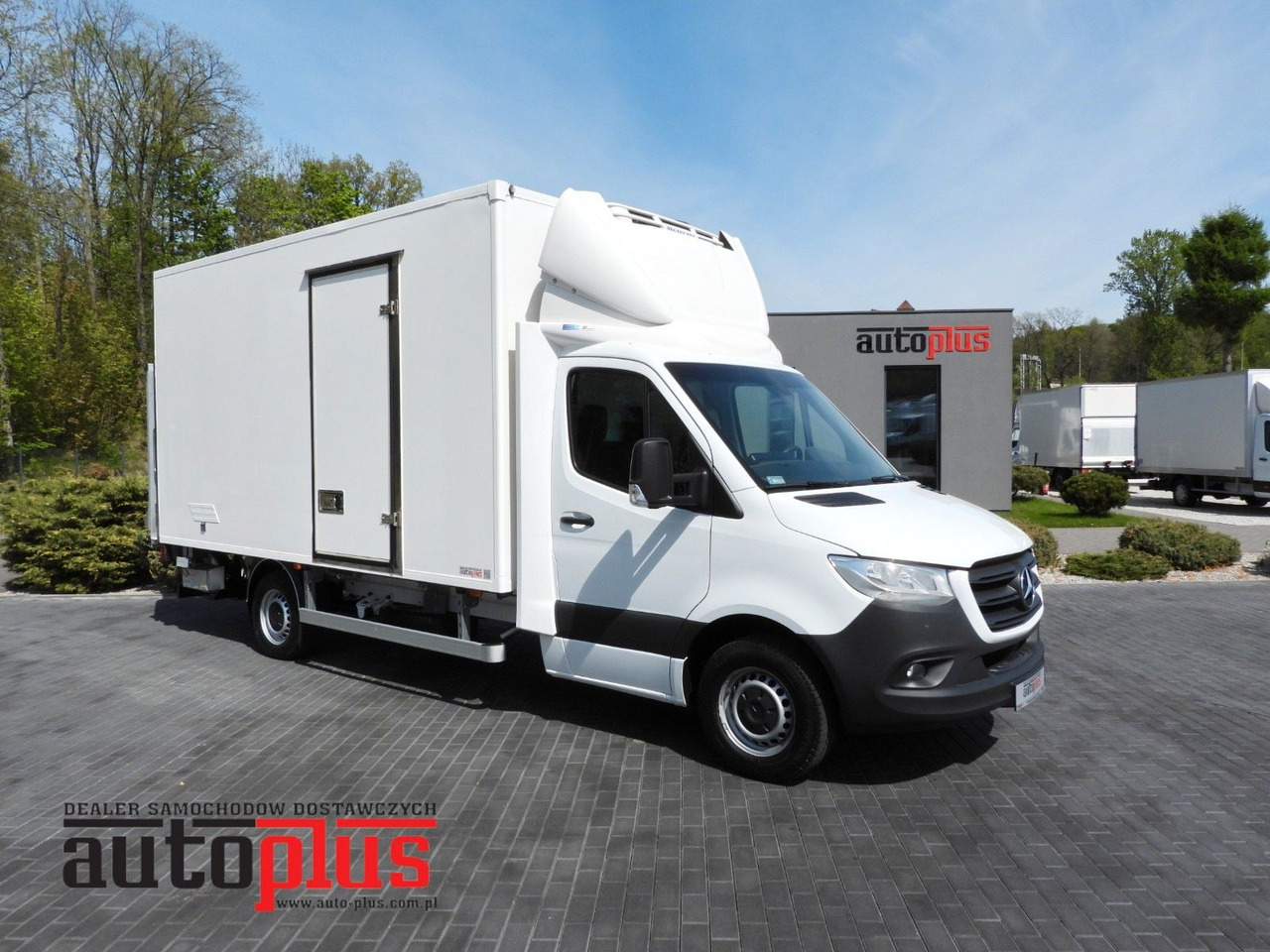 Mercedes-Benz SPRINTER 316 KÜHLKOFFER 0*C AUFZUG 8 PALETTEN - Хладилен бус: снимка 1 Mercedes-Benz SPRINTER 316 KÜHLKOFFER 0*C AUFZUG 8 PALETTEN - Хладилен бус: снимка 1