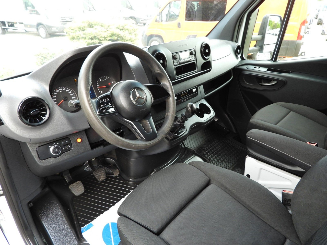 Mercedes-Benz SPRINTER 316 PRITSCHE PLANE AUFZUG 10 PALETTEN - Брезентов бус, Бус с двойна кабина: снимка 2 Mercedes-Benz SPRINTER 316 PRITSCHE PLANE AUFZUG 10 PALETTEN - Брезентов бус, Бус с двойна кабина: снимка 2