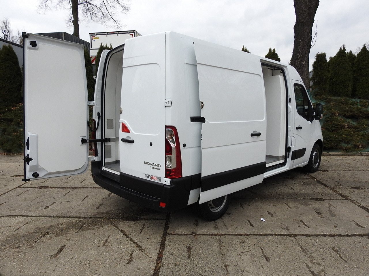 OPEL MOVANO REFRIGERATOR VAN 0*C CRUISE CONTROL NAVIGATION AIR CONDITIONING LED LIGHTS 136HP - Хладилен бус: снимка 3 OPEL MOVANO REFRIGERATOR VAN 0*C CRUISE CONTROL NAVIGATION AIR CONDITIONING LED LIGHTS 136HP - Хладилен бус: снимка 3
