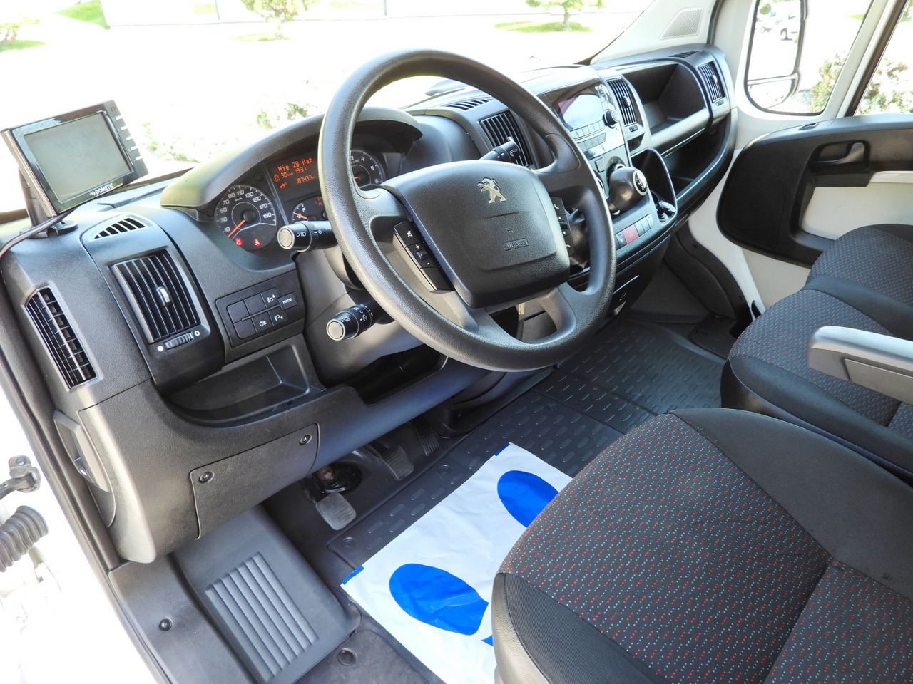 PEUGEOT BOXER BOX LIFT 8 PALLETS CRUISE CONTROL AIR CONDITIONING  130HP - Лекотоварен автомобил фургон: снимка 2 PEUGEOT BOXER BOX LIFT 8 PALLETS CRUISE CONTROL AIR CONDITIONING  130HP - Лекотоварен автомобил фургон: снимка 2