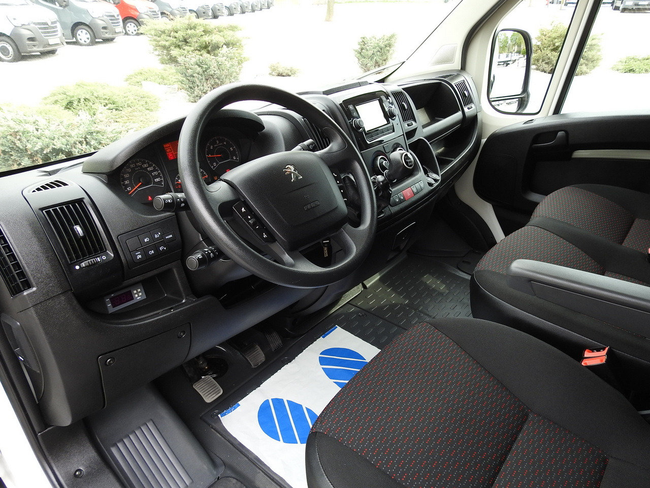 PEUGEOT BOXER REFRIGERATOR VAN 0*C CRUISE CONTROL NAVIGATION AIR CONDITIONING 135HP - Хладилен бус: снимка 2 PEUGEOT BOXER REFRIGERATOR VAN 0*C CRUISE CONTROL NAVIGATION AIR CONDITIONING 135HP - Хладилен бус: снимка 2