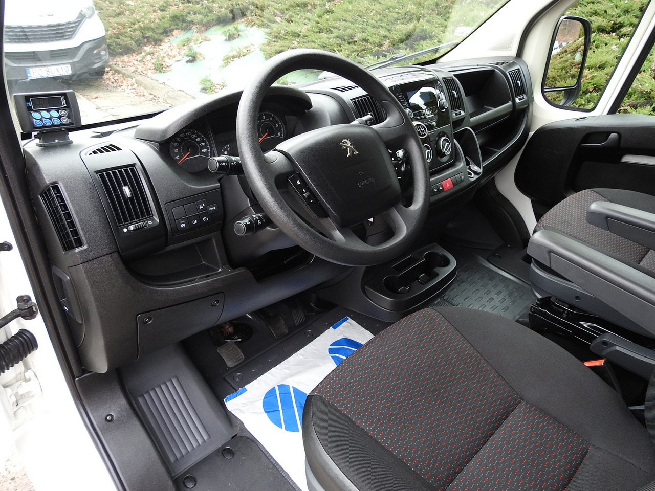 PEUGEOT BOXER REFRIGERATOR VAN -5*C TWO COMPARTMENTS CRUISE CONTROL AIR CONDITIONING 120HP - Хладилен бус: снимка 2 PEUGEOT BOXER REFRIGERATOR VAN -5*C TWO COMPARTMENTS CRUISE CONTROL AIR CONDITIONING 120HP - Хладилен бус: снимка 2