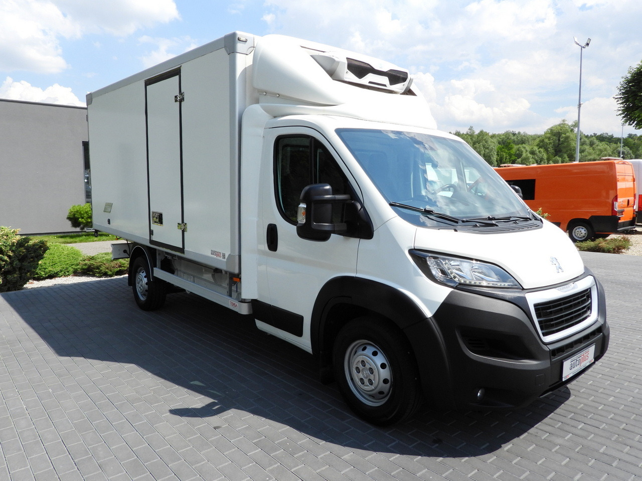 PEUGEOT BOXER REGRIGERATOR BOX 0*C 8 PALLETS CRUISE CONTROL LED LIGHTS AIR CONDITIONING 165HP - Хладилен бус: снимка 4 PEUGEOT BOXER REGRIGERATOR BOX 0*C 8 PALLETS CRUISE CONTROL LED LIGHTS AIR CONDITIONING 165HP - Хладилен бус: снимка 4