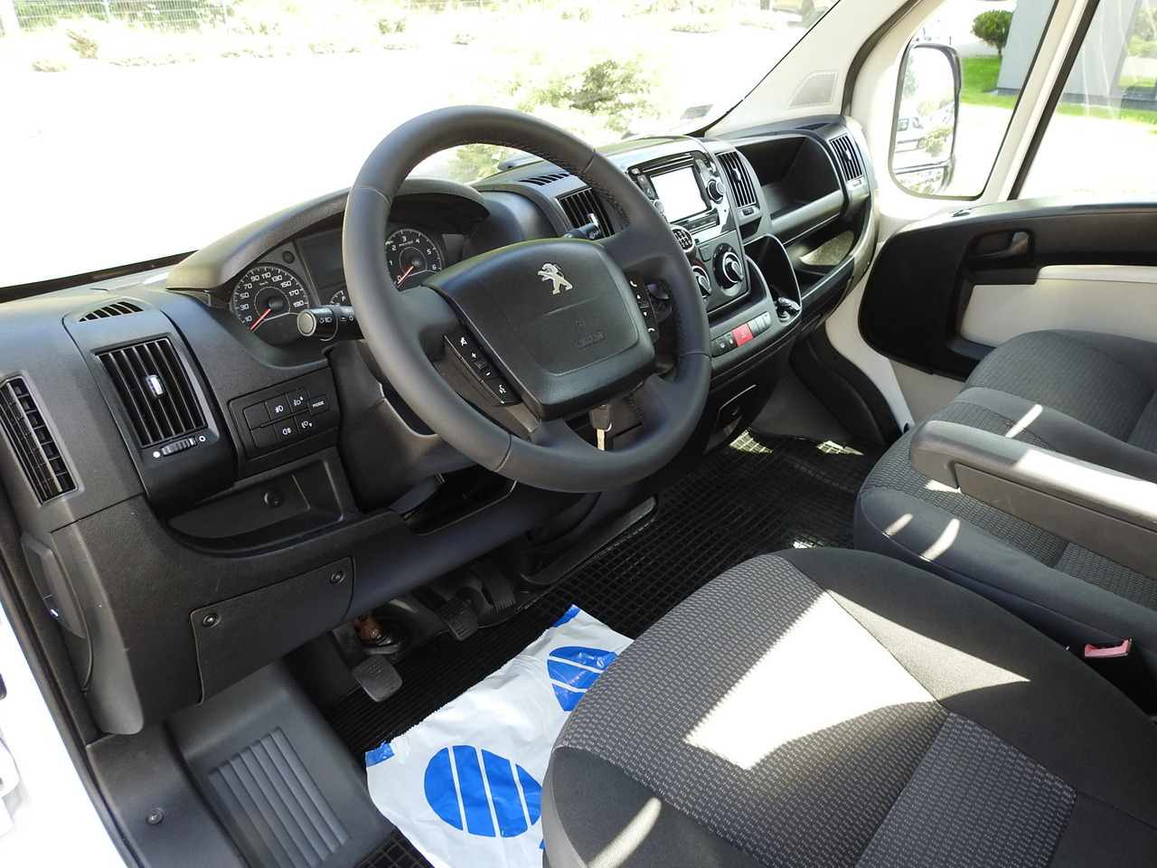 PEUGEOT BOXER THREE-WAY TIPPER AIR CONDITIONING 130HP - Самосвал камион: снимка 2 PEUGEOT BOXER THREE-WAY TIPPER AIR CONDITIONING 130HP - Самосвал камион: снимка 2