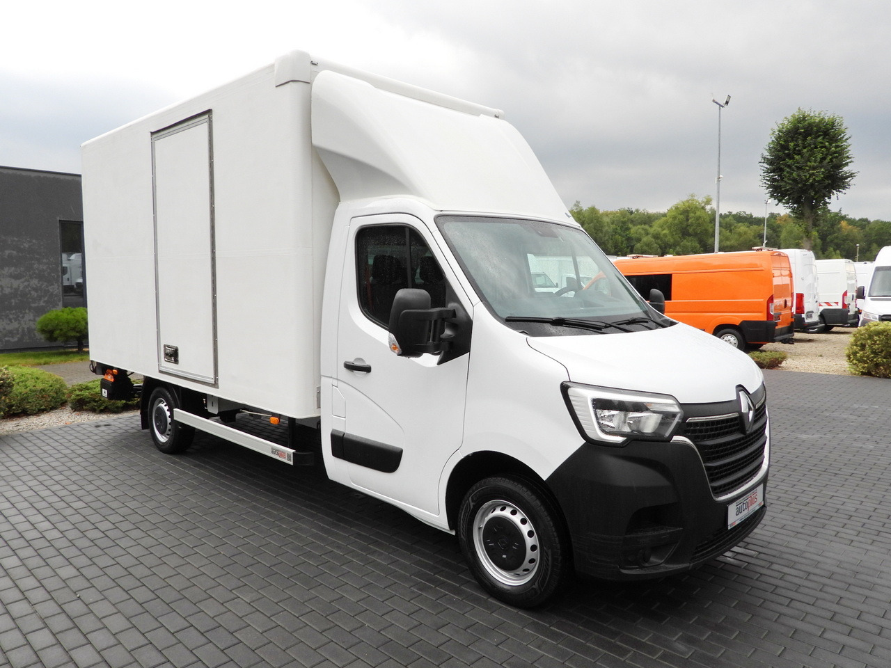 RENAULT MASTER BOX LIFT 8 PALLETS CRUISE CONTROL LED LIGHTS AIR CONDITIONING 145HP - Лекотоварен автомобил фургон: снимка 4 RENAULT MASTER BOX LIFT 8 PALLETS CRUISE CONTROL LED LIGHTS AIR CONDITIONING 145HP - Лекотоварен автомобил фургон: снимка 4