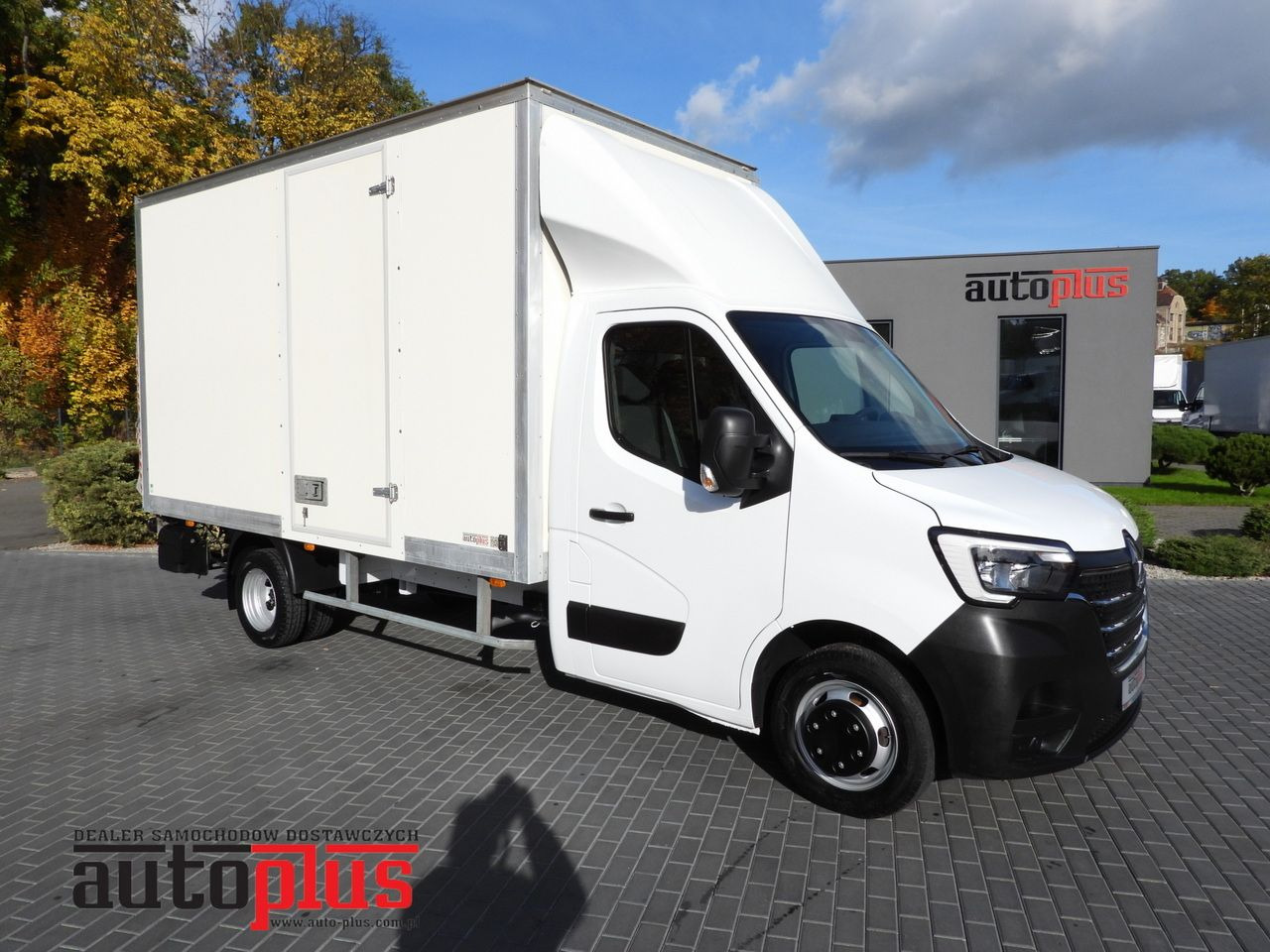 RENAULT MASTER BOX LIFT 8 PALLETS CRUISE CONTROL LED LIGHTS TWIN WHEELS AIR CONDITIONING 145HP - Лекотоварен автомобил фургон: снимка 1 RENAULT MASTER BOX LIFT 8 PALLETS CRUISE CONTROL LED LIGHTS TWIN WHEELS AIR CONDITIONING 145HP - Лекотоварен автомобил фургон: снимка 1