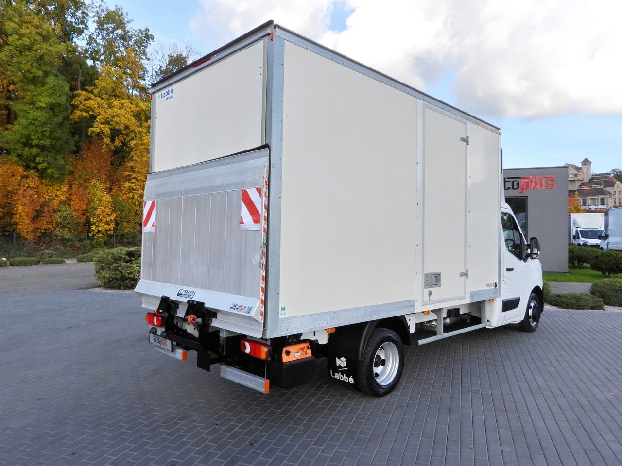 RENAULT MASTER BOX LIFT 8 PALLETS CRUISE CONTROL LED LIGHTS TWIN WHEELS AIR CONDITIONING 145HP - Лекотоварен автомобил фургон: снимка 3 RENAULT MASTER BOX LIFT 8 PALLETS CRUISE CONTROL LED LIGHTS TWIN WHEELS AIR CONDITIONING 145HP - Лекотоварен автомобил фургон: снимка 3