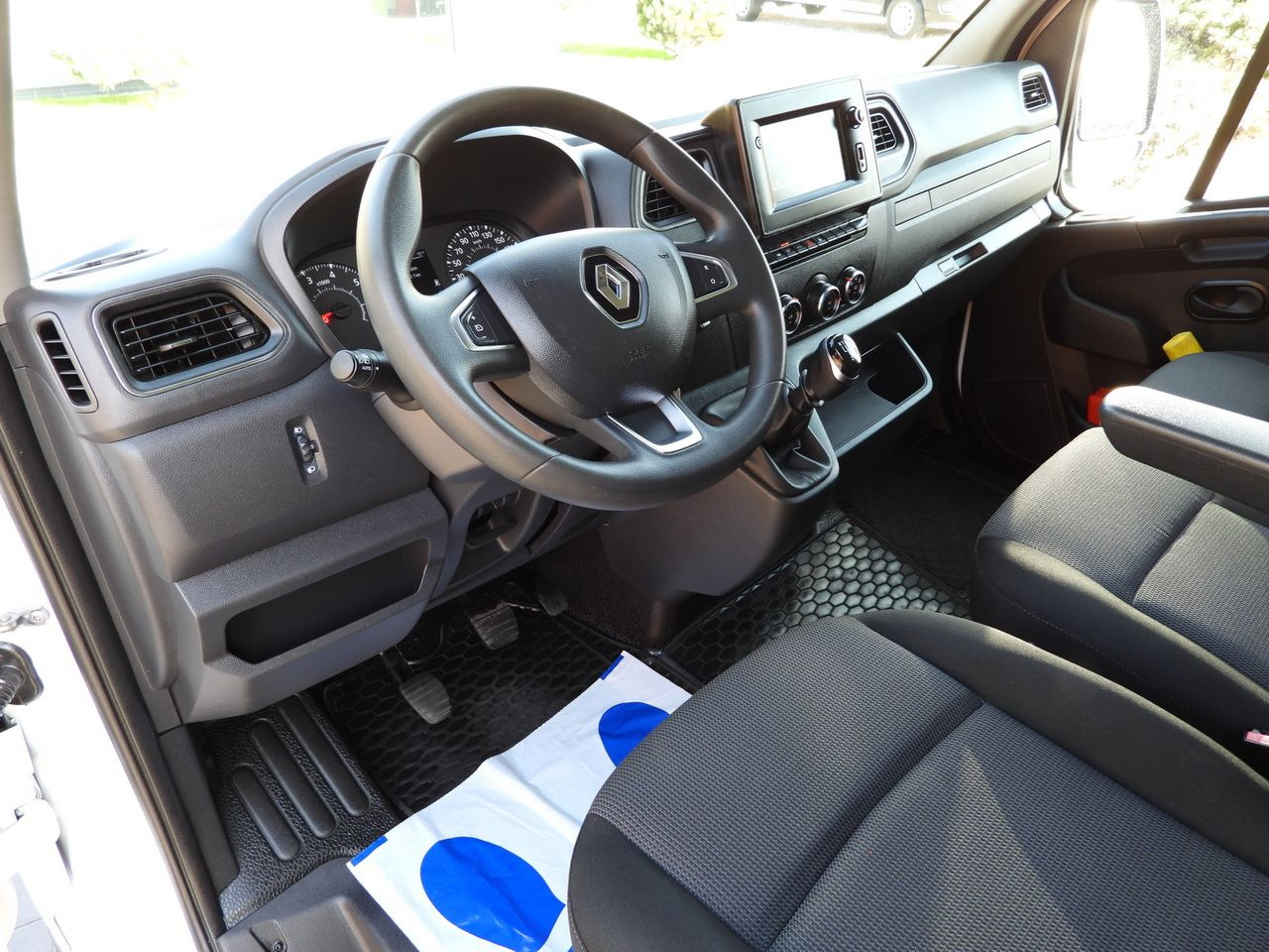 RENAULT MASTER BOX LIFT 8 PALLETS CRUISE CONTROL LED LIGHTS TWIN WHEELS AIR CONDITIONING 145HP - Лекотоварен автомобил фургон: снимка 2 RENAULT MASTER BOX LIFT 8 PALLETS CRUISE CONTROL LED LIGHTS TWIN WHEELS AIR CONDITIONING 145HP - Лекотоварен автомобил фургон: снимка 2