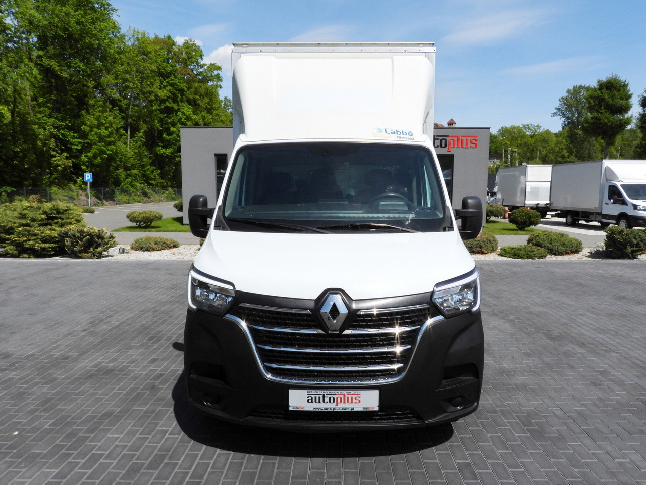 RENAULT MASTER BOX LIFT 8 PALLETS CRUISE CONTROL NAVIGATION LED LIGHTS TWIN WHEELS AIR CONDITIONING 145HP - Лекотоварен автомобил фургон: снимка 5 RENAULT MASTER BOX LIFT 8 PALLETS CRUISE CONTROL NAVIGATION LED LIGHTS TWIN WHEELS AIR CONDITIONING 145HP - Лекотоварен автомобил фургон: снимка 5