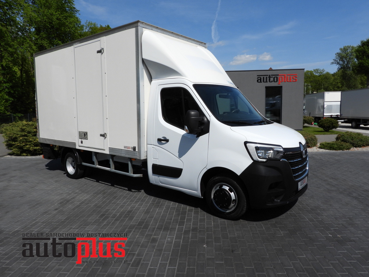 RENAULT MASTER BOX LIFT 8 PALLETS CRUISE CONTROL NAVIGATION LED LIGHTS TWIN WHEELS AIR CONDITIONING 145HP - Лекотоварен автомобил фургон: снимка 1 RENAULT MASTER BOX LIFT 8 PALLETS CRUISE CONTROL NAVIGATION LED LIGHTS TWIN WHEELS AIR CONDITIONING 145HP - Лекотоварен автомобил фургон: снимка 1