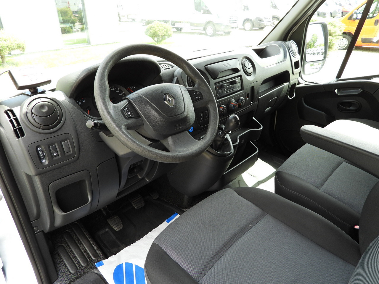 RENAULT MASTER REFRIGERATOR VAN -20*C POWER SUPPLY 230V CRUISE CONTROL AIR CONDITIONING 145HP - Хладилен бус: снимка 2 RENAULT MASTER REFRIGERATOR VAN -20*C POWER SUPPLY 230V CRUISE CONTROL AIR CONDITIONING 145HP - Хладилен бус: снимка 2
